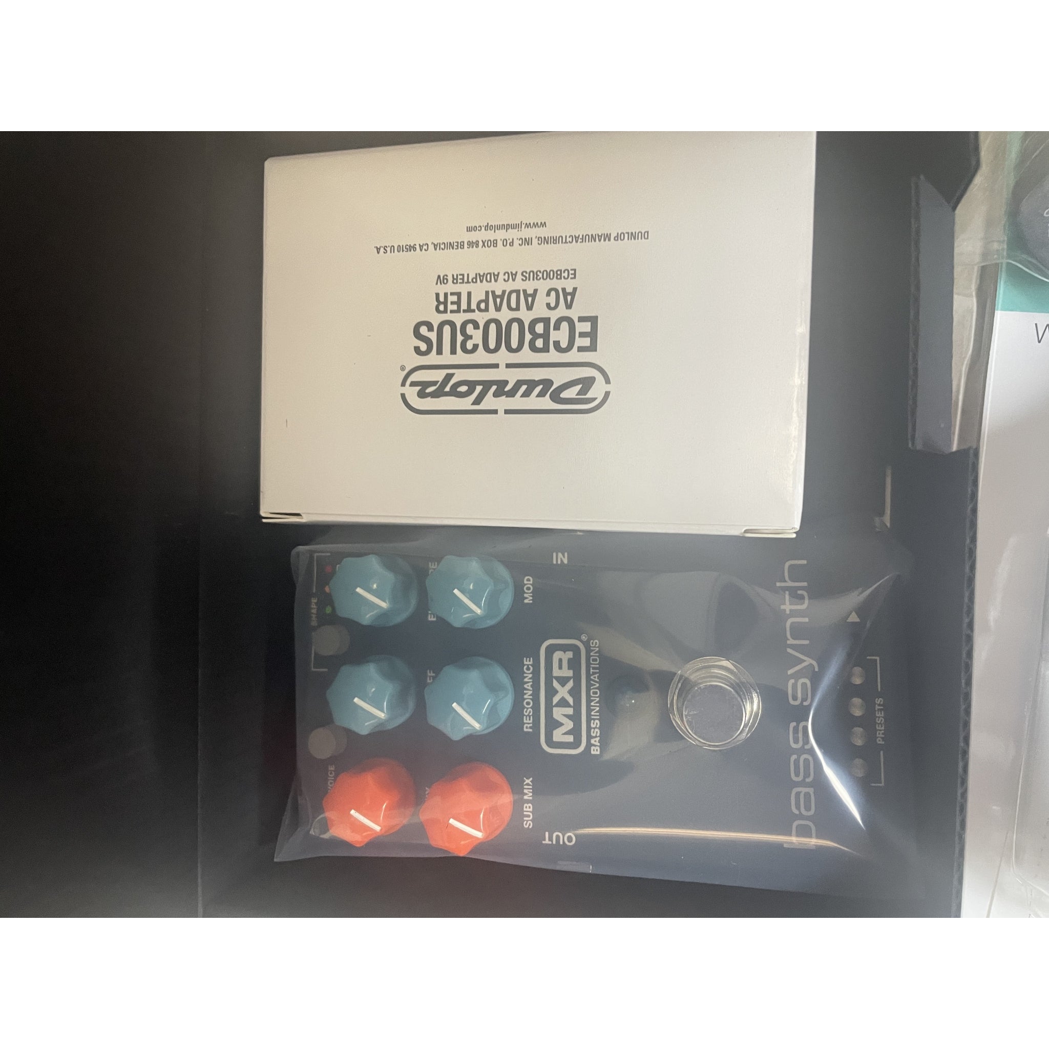 MXR Bass Synth Pedal (MB301) – Holiday Bundle w/ Stagg Wall Hanger & Tortex Flow Picks