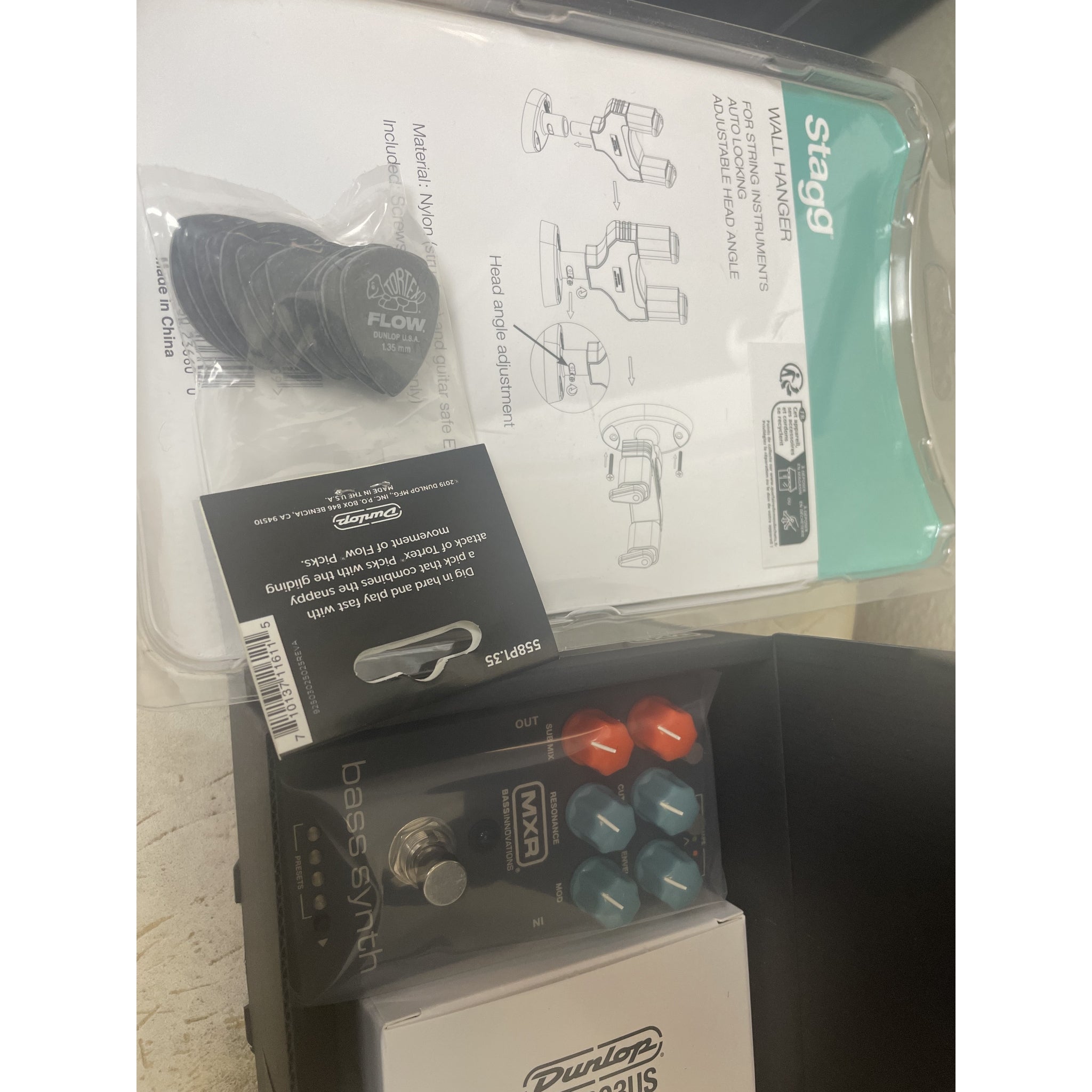 MXR Bass Synth Pedal (MB301) – Holiday Bundle w/ Stagg Wall Hanger & Tortex Flow Picks