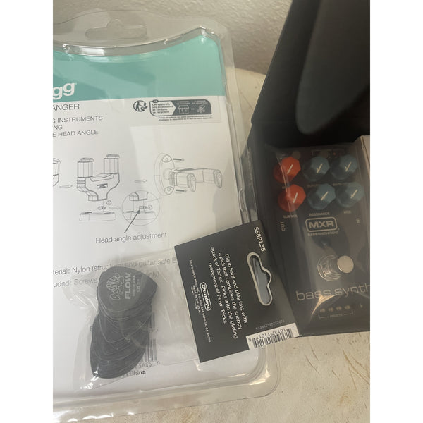 MXR Bass Synth Pedal (MB301) – Holiday Bundle w/ Stagg Wall Hanger & Tortex Flow Picks