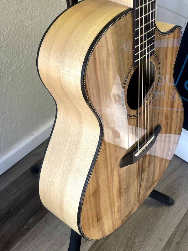 Oregon Dreadnought Concerto CE Myrtlewood-Myrtlewood with Deluxe Breedlove Case