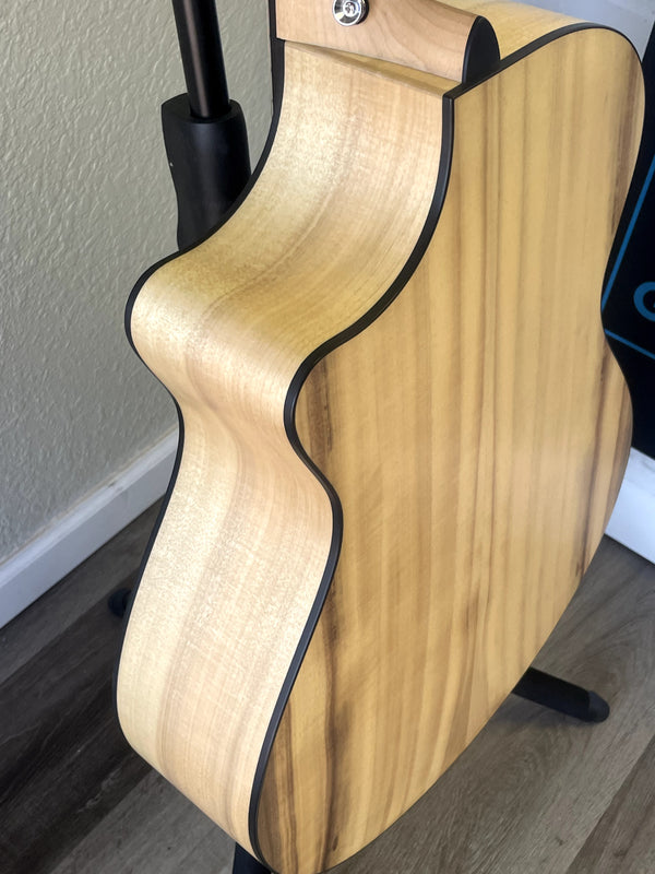 Oregon Dreadnought Concerto CE Myrtlewood-Myrtlewood with Deluxe Breedlove Case