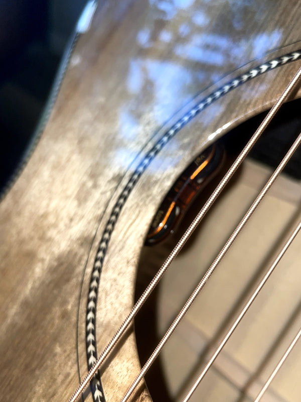 Oregon Dreadnought Concerto CE Myrtlewood-Myrtlewood with Deluxe Breedlove Case