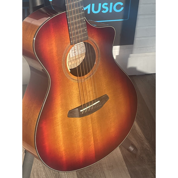 Breedlove USA Made Oregon Concert Old Fashioned CASE INCLUDED CE Myrtlewood-Myrtlewood