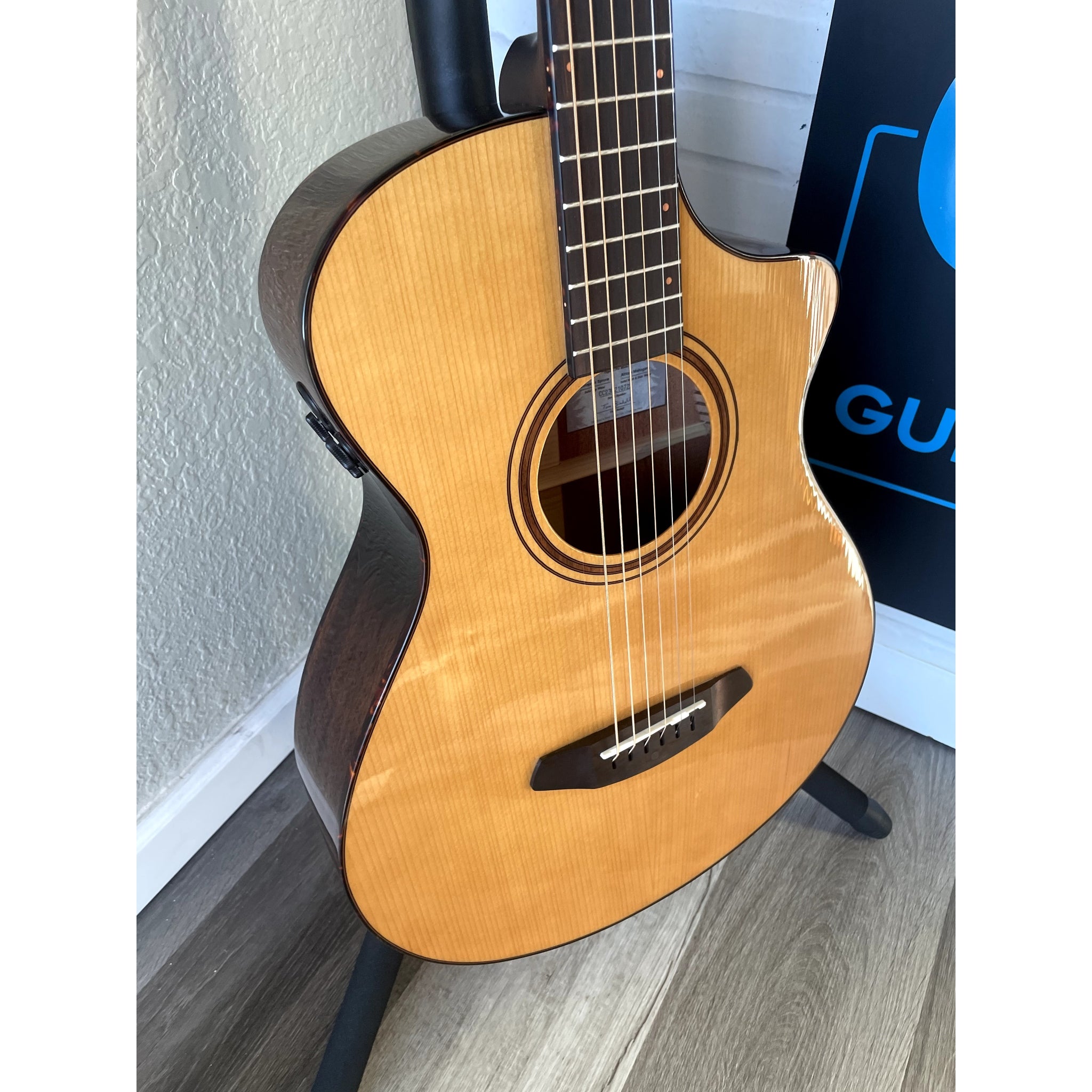 Breedlove Performer Pro Concertina (Parlor) CE — European Spruce / African Mahogany — Aged Toner