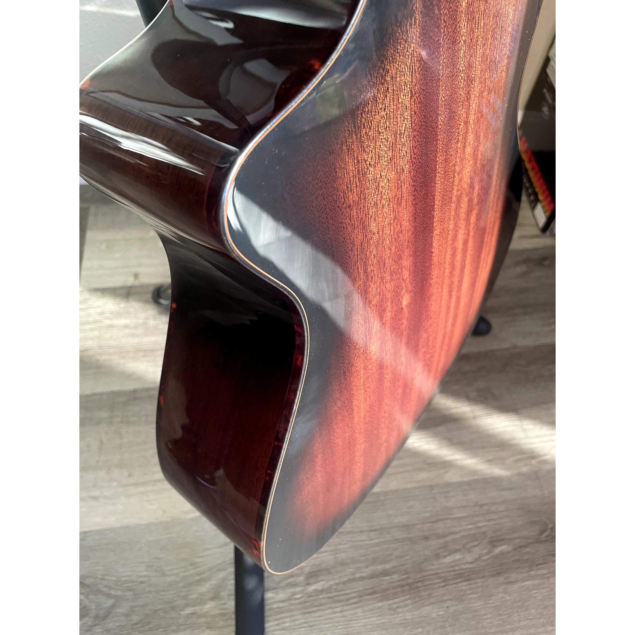 Breedlove Performer Pro Concertina (Parlor) CE — European Spruce / African Mahogany — Aged Toner