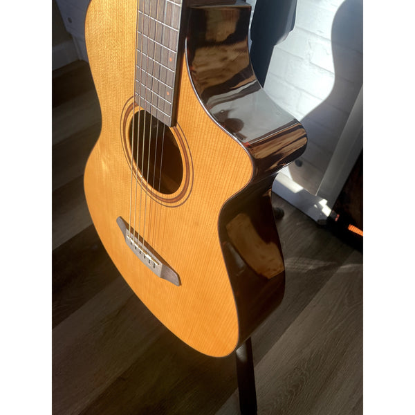 Breedlove Performer Pro Concertina (Parlor) CE — European Spruce / African Mahogany — Aged Toner