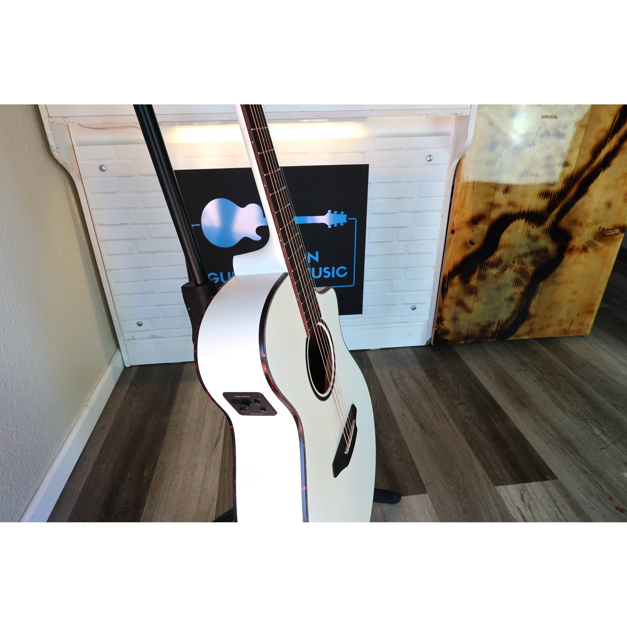 Breedlove Acoustic Electric Guitar European Spruce - African Mahogany Discovery S Concert Satin White CE