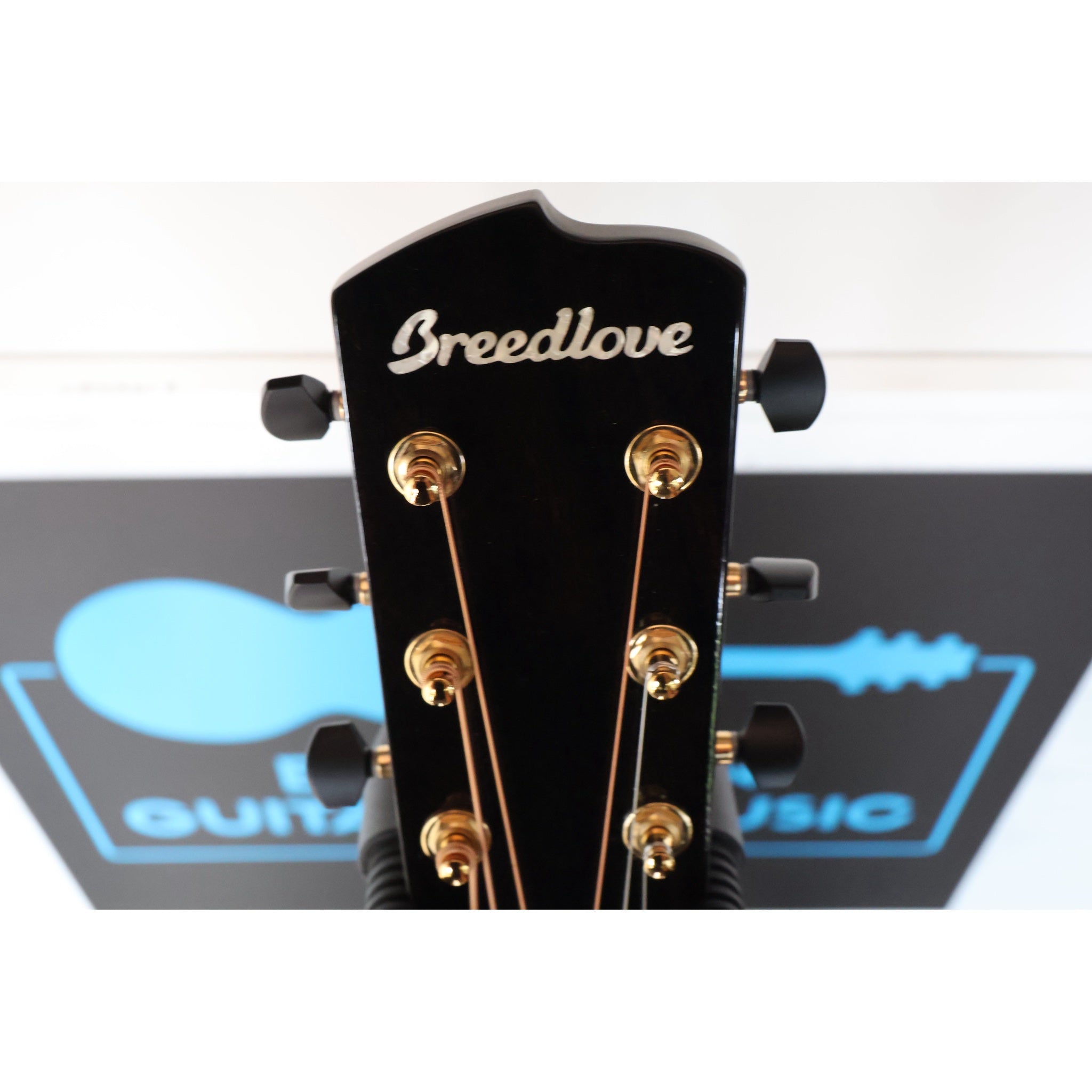 Breedlove Artista Pro Concerto CE Acoustic-Electric Guitar – Burnt Amber