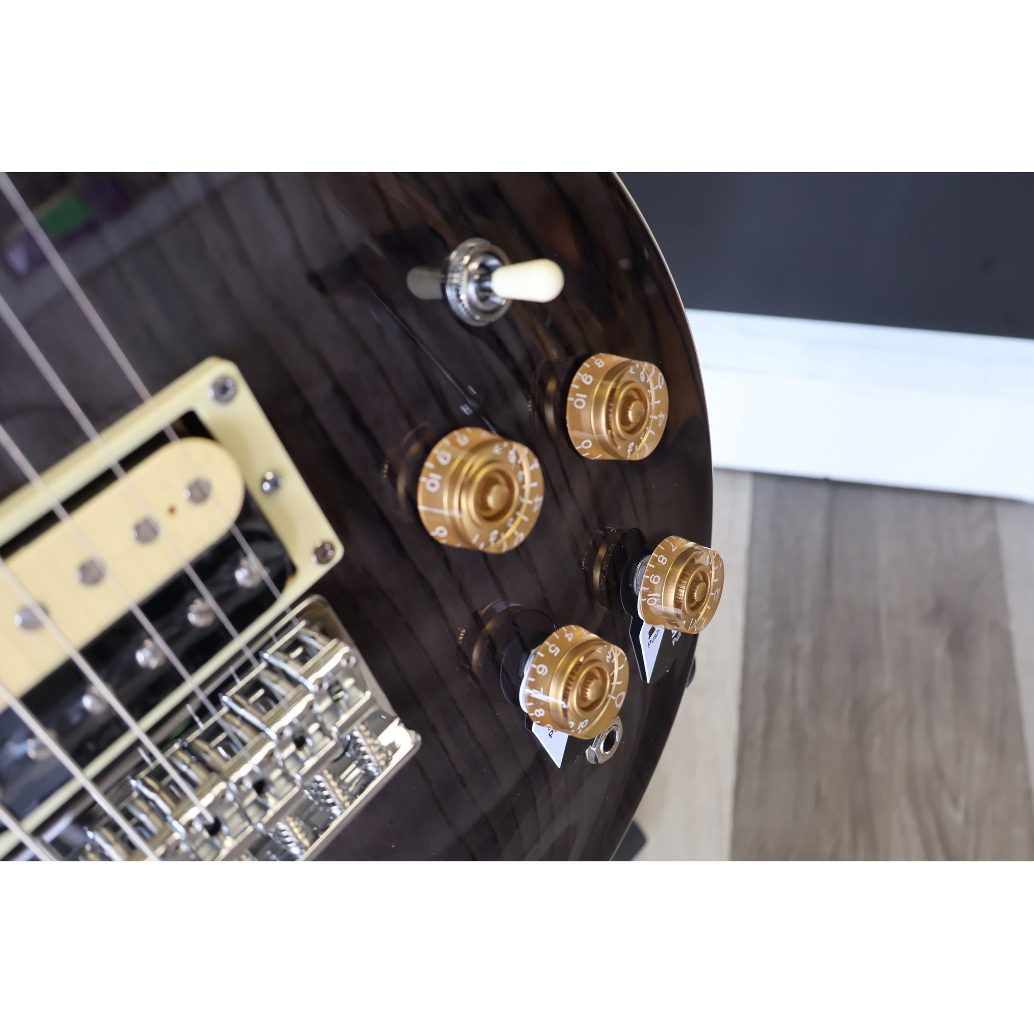 Washburn Wing Series Hawk H10TB-U Electric Guitar – Trans Black
