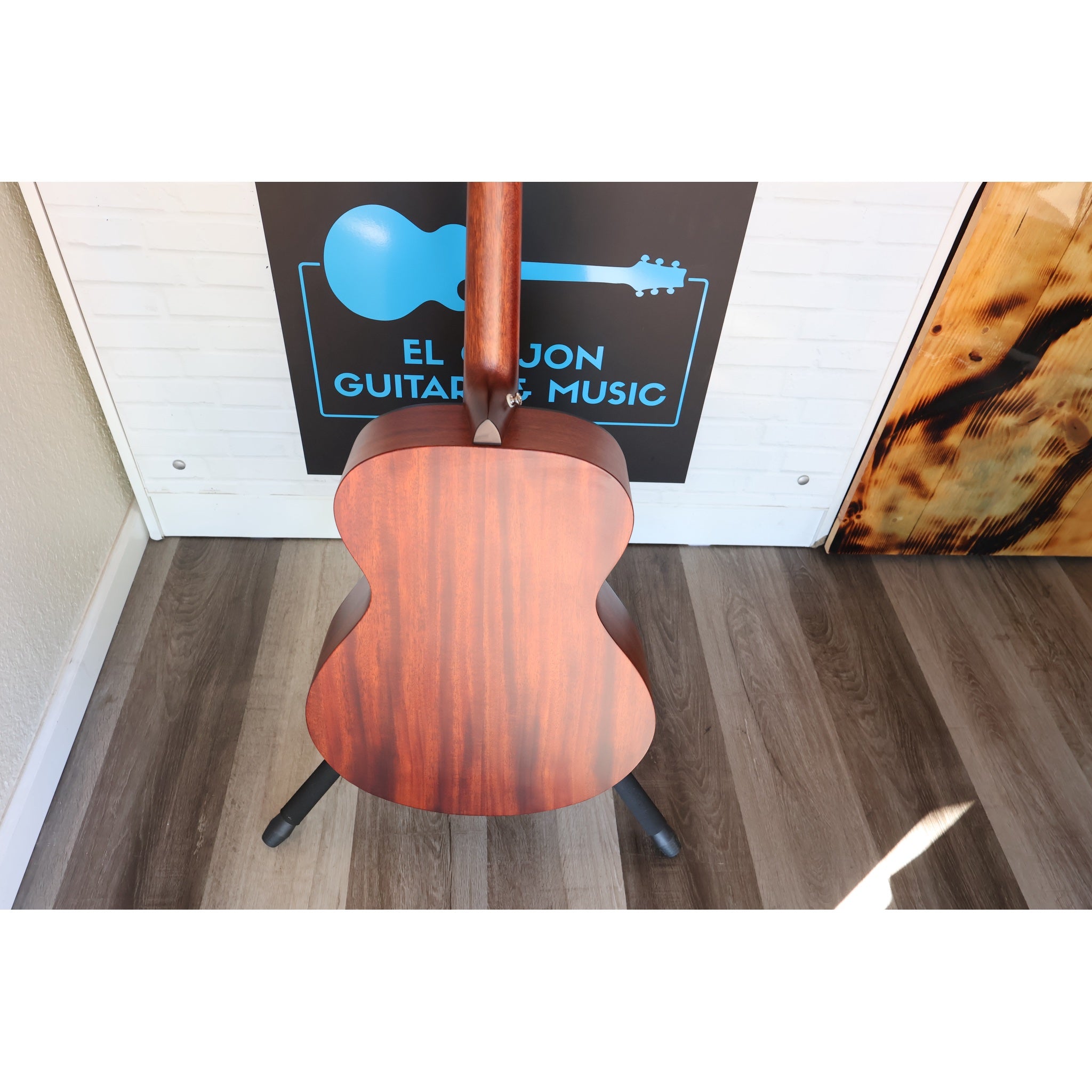 Breedlove Discovery S Concert Acoustic-Electric Guitar – Natural Satin