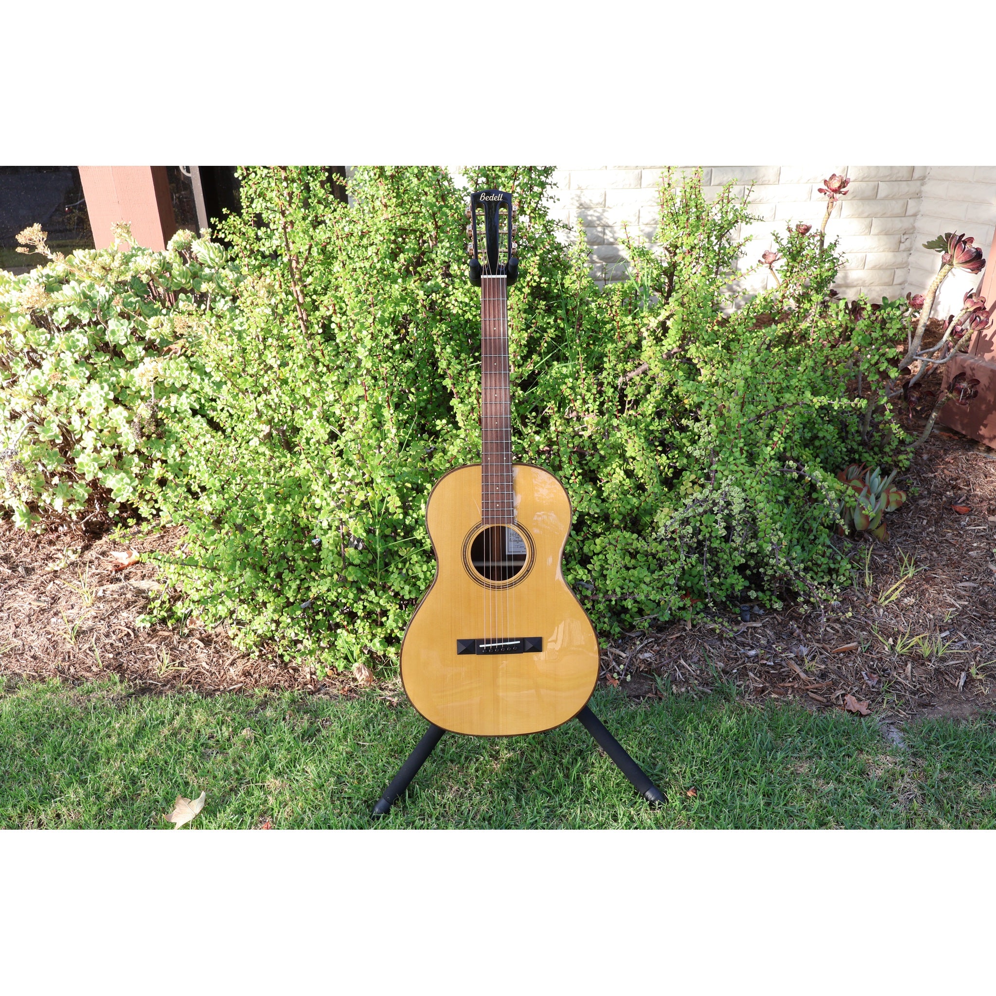 Bedell Bahia Parlor Adirondack Spruce & Brazilian Rosewood Acoustic Guitar – Tea Burst