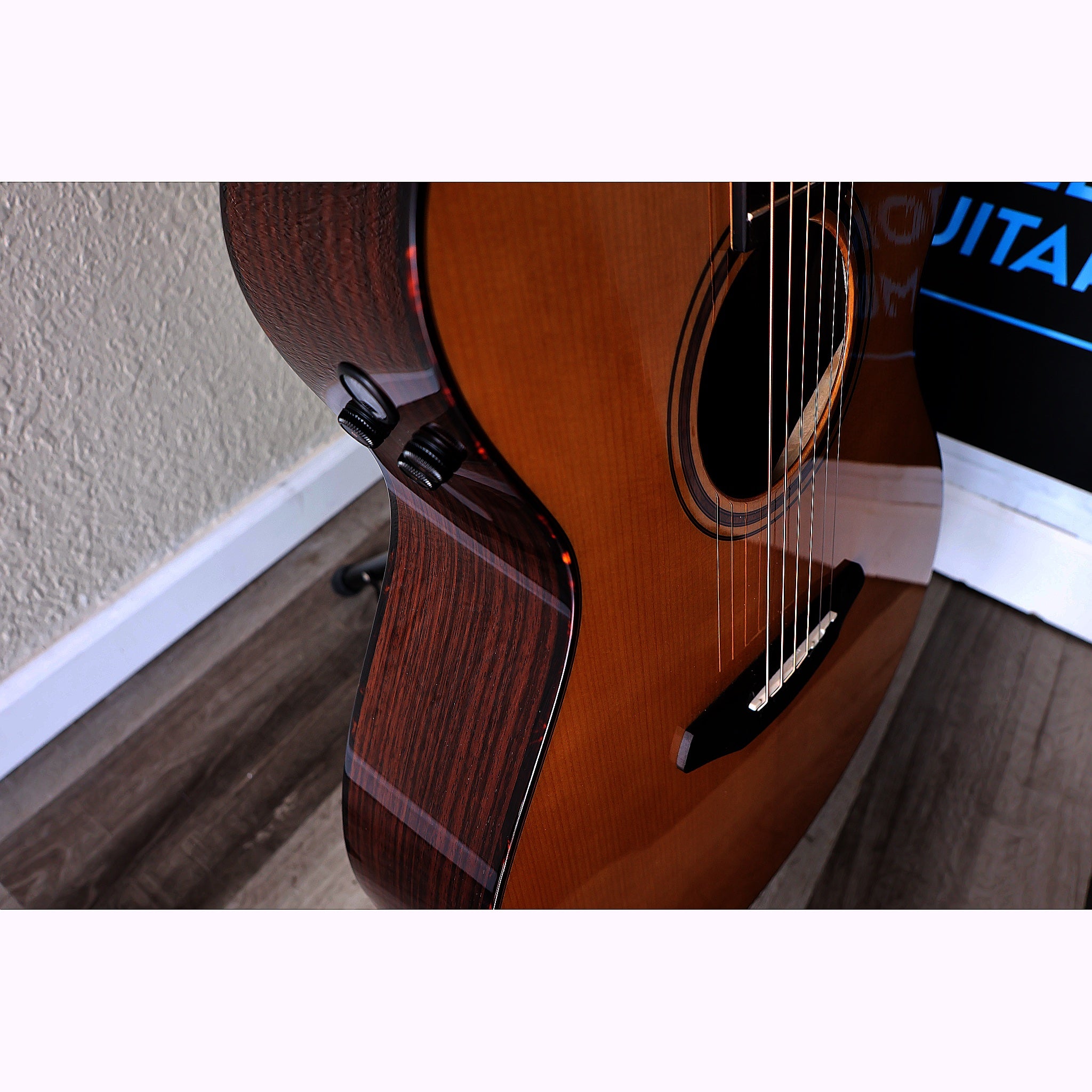 Breedlove Performer Pro Concert CE Acoustic-Electric Guitar – Aged Toner