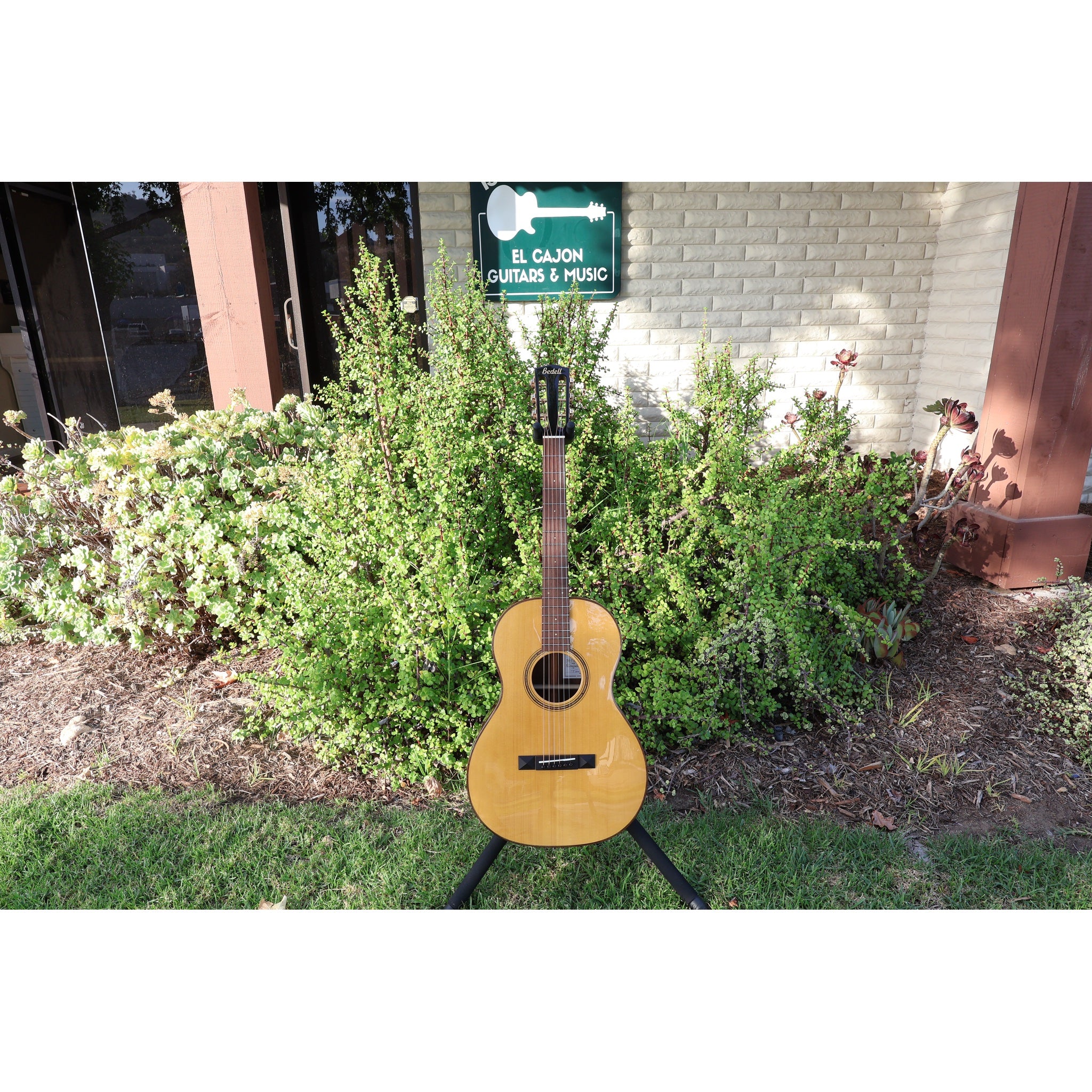 Bedell Bahia Parlor Adirondack Spruce & Brazilian Rosewood Acoustic Guitar – Tea Burst