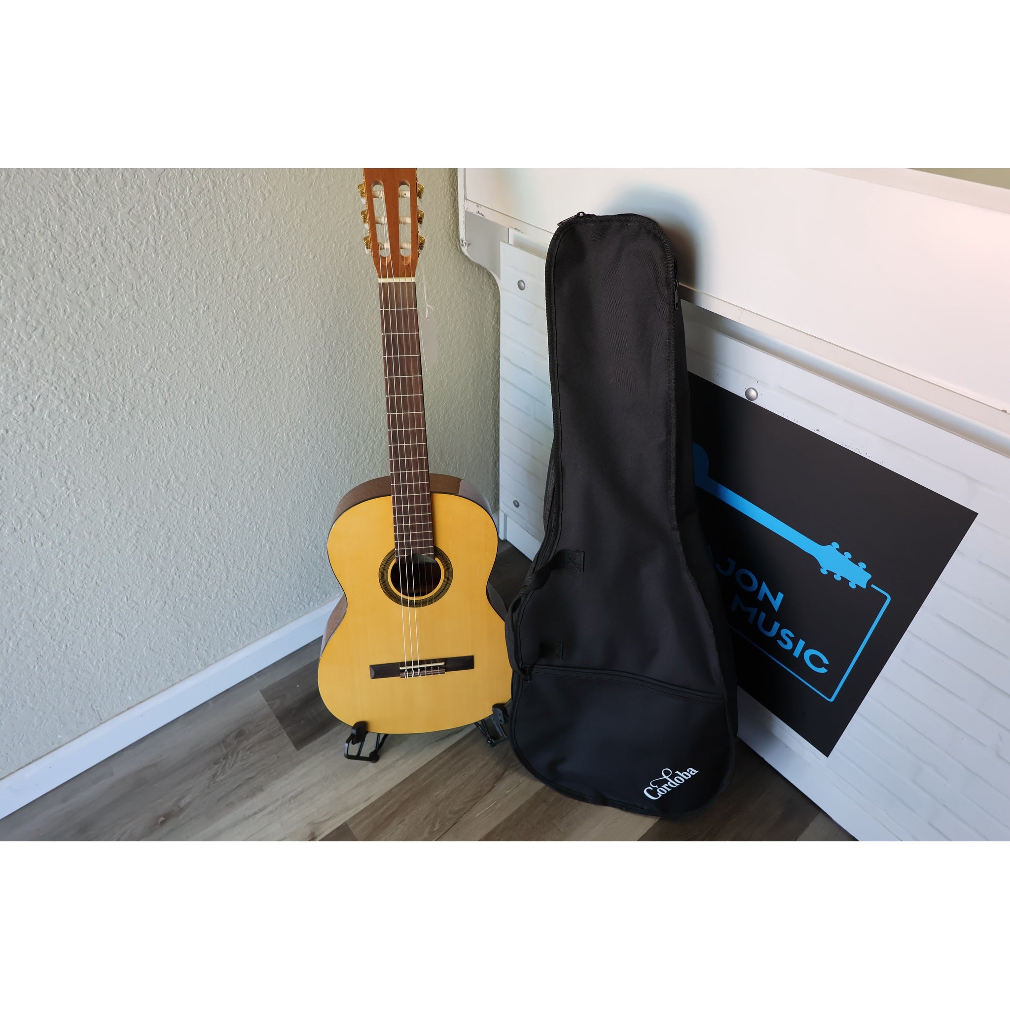 Córdoba C1 Gloss Classical Guitar with Gig Bag