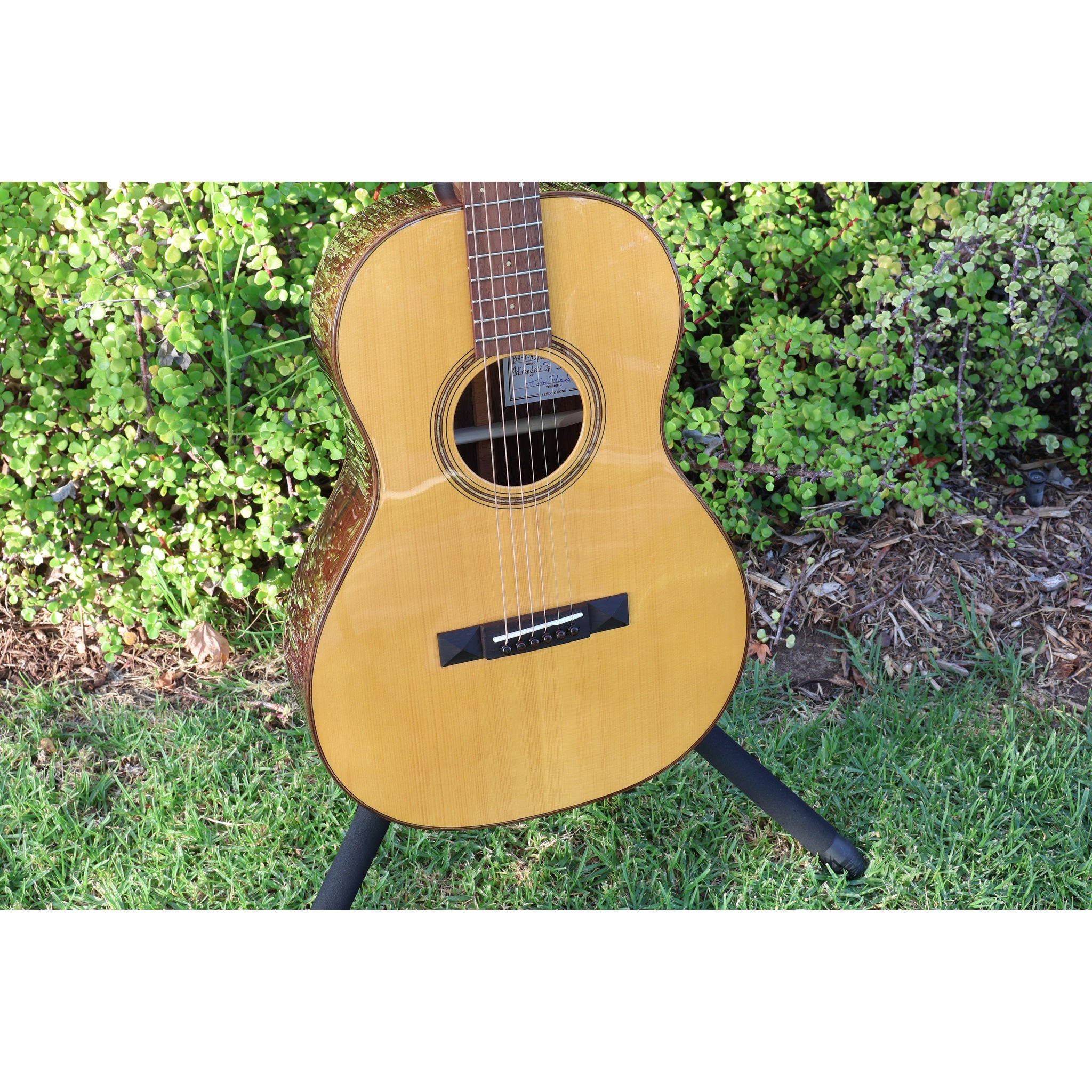 Bedell Bahia Parlor Adirondack Spruce & Brazilian Rosewood Acoustic Guitar – Tea Burst
