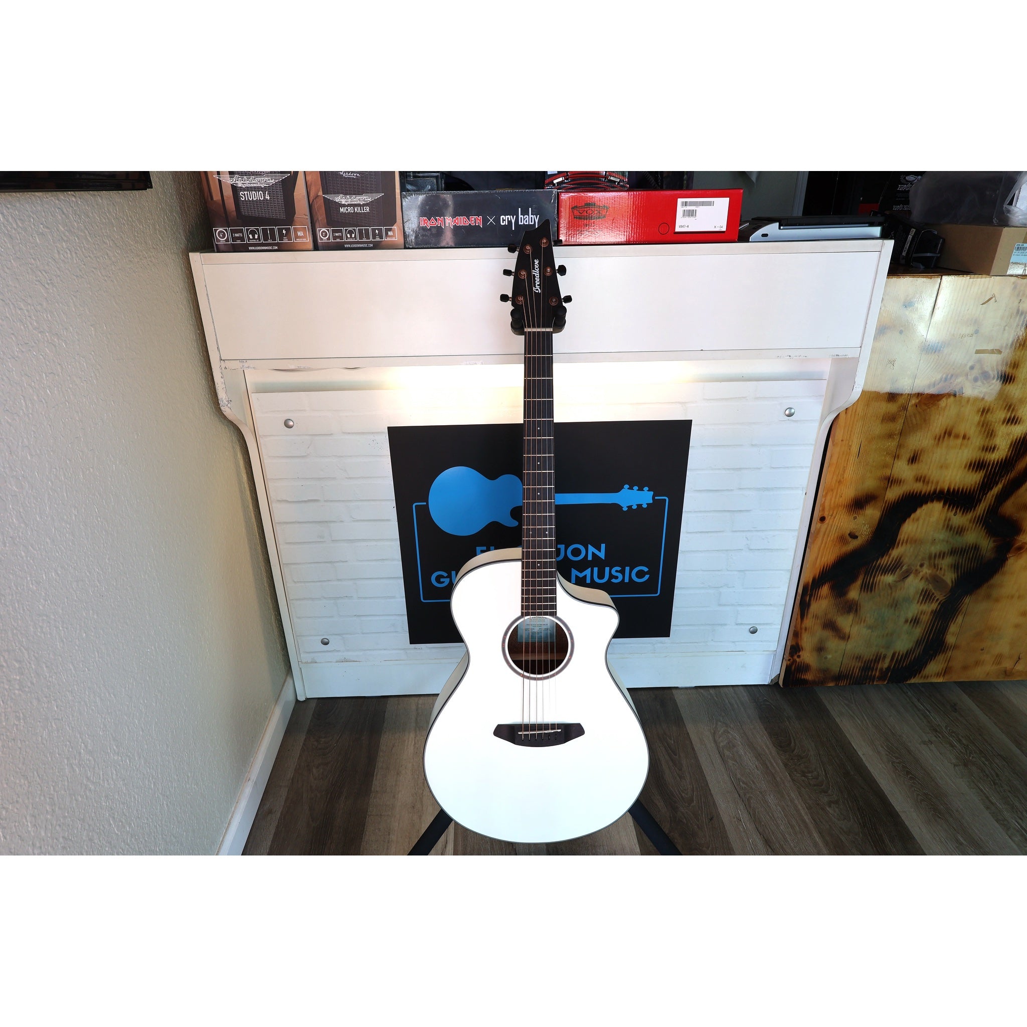 Breedlove Acoustic Electric Guitar European Spruce - African Mahogany Discovery S Concert Satin White CE