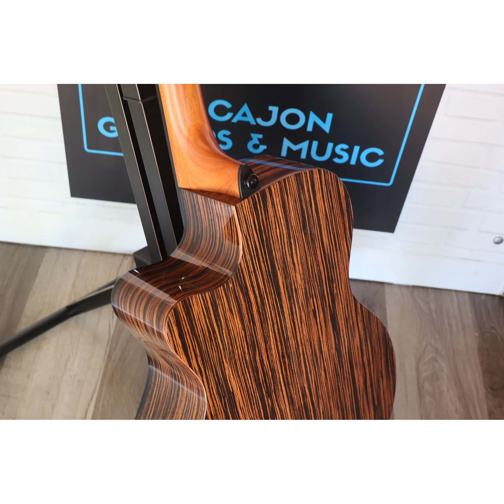 Lag HyVibe 50 Auditorium Bevel Cutaway Acoustic-Electric Smart Guitar