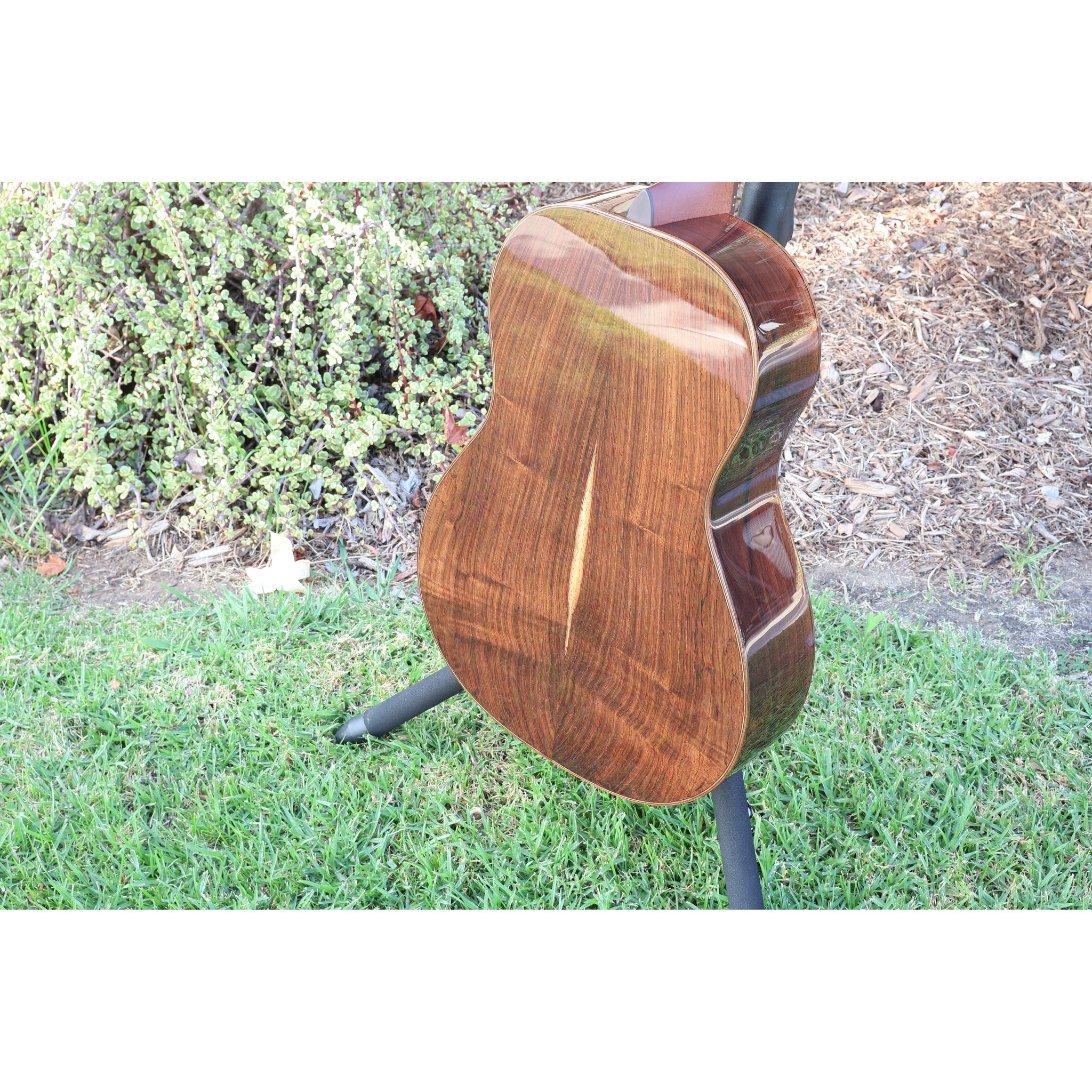 Bedell Bahia Parlor Adirondack Spruce & Brazilian Rosewood Acoustic Guitar – Tea Burst