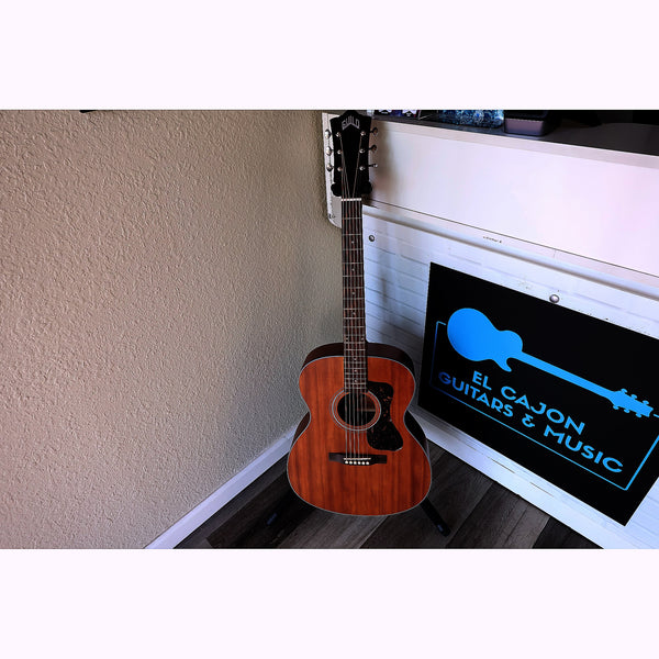 Guild OM-320 NAT Solid Top Orchestra Acoustic Guitar