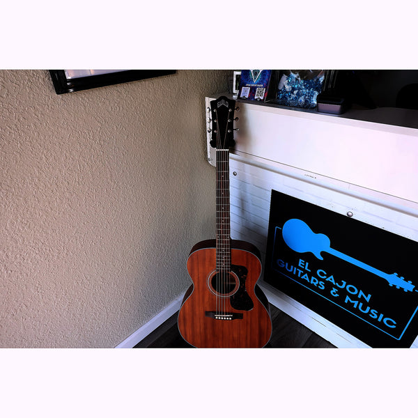 Guild OM-320 NAT Solid Top Orchestra Acoustic Guitar