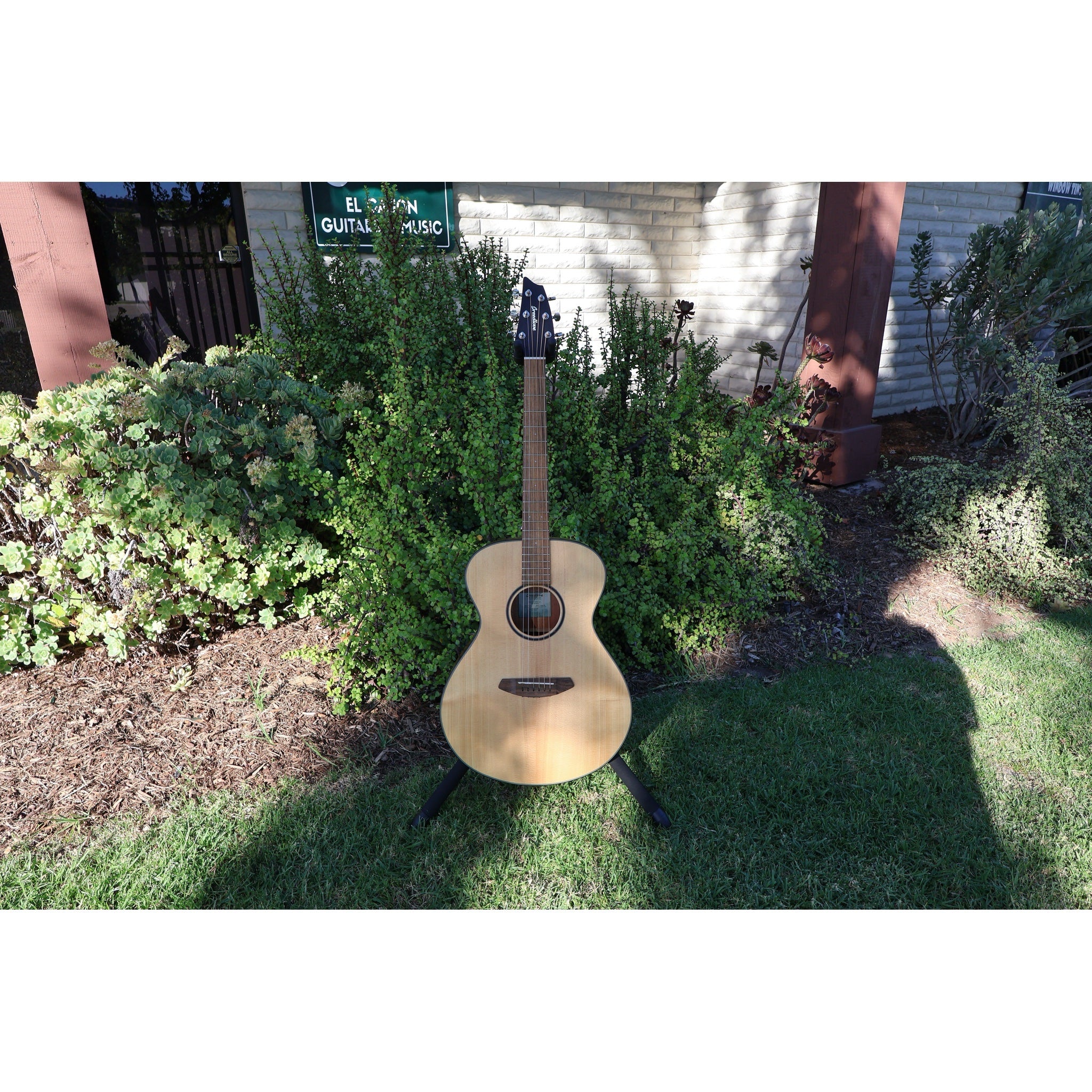 Breedlove Discovery S Concert LH Left-Handed Acoustic-Electric Guitar