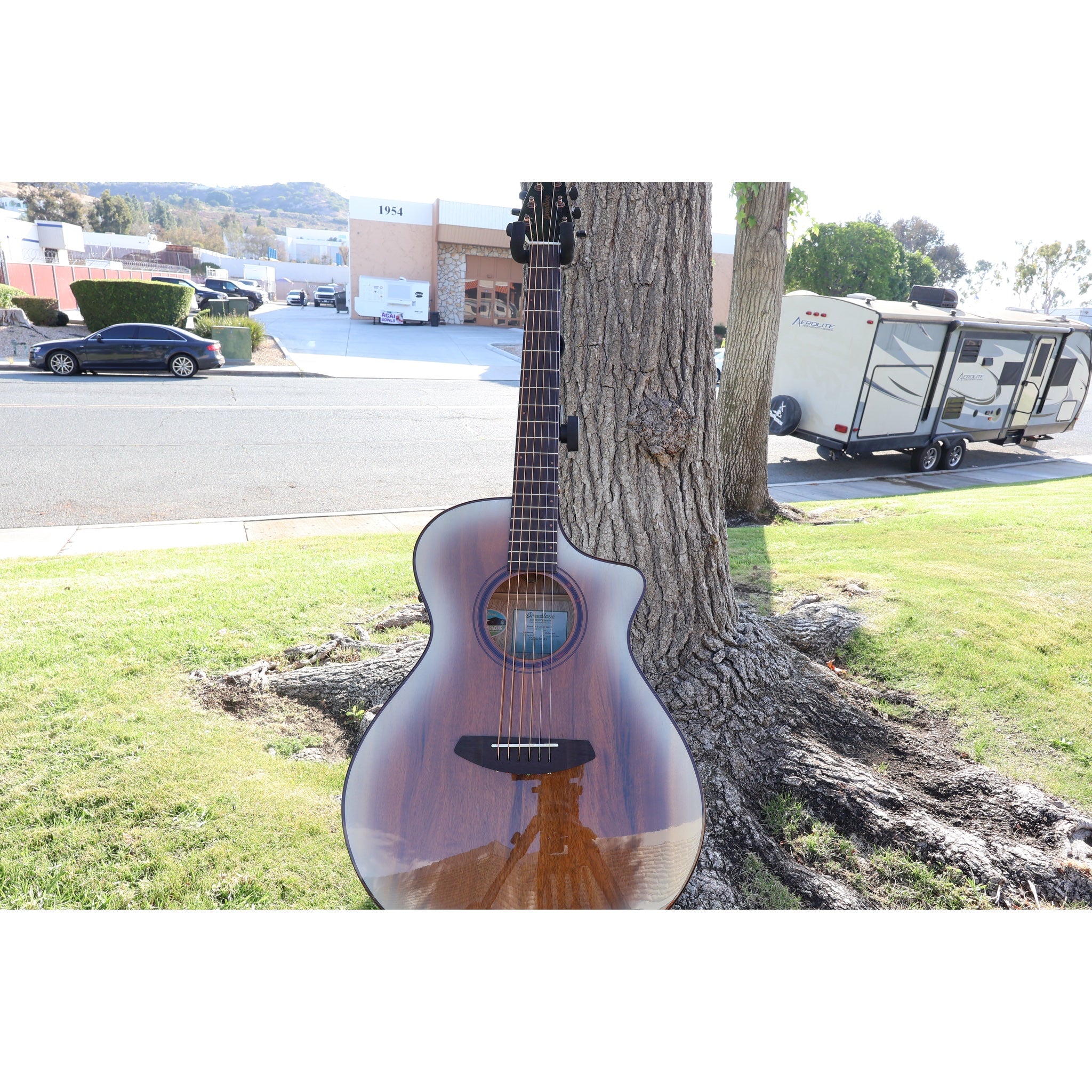 Breedlove Pursuit Exotic S Limited Edition Concert CE Acoustic-Electric Guitar – White Sand