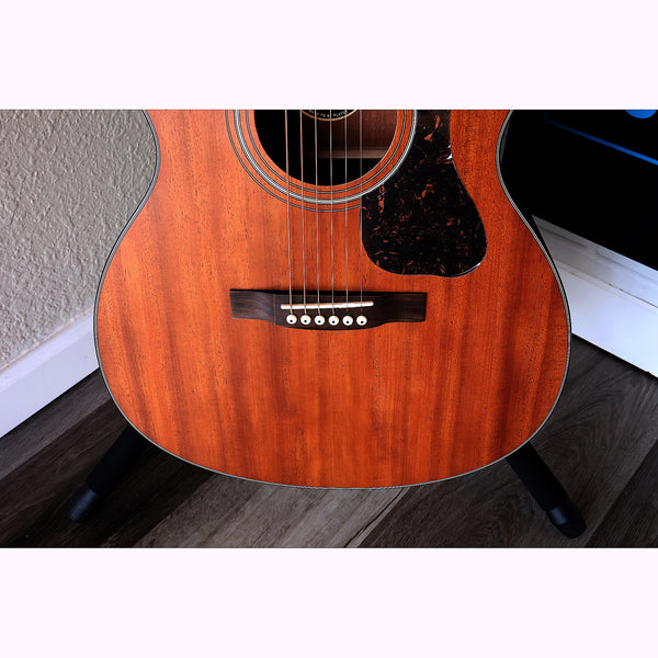 Guild OM-320 NAT Solid Top Orchestra Acoustic Guitar