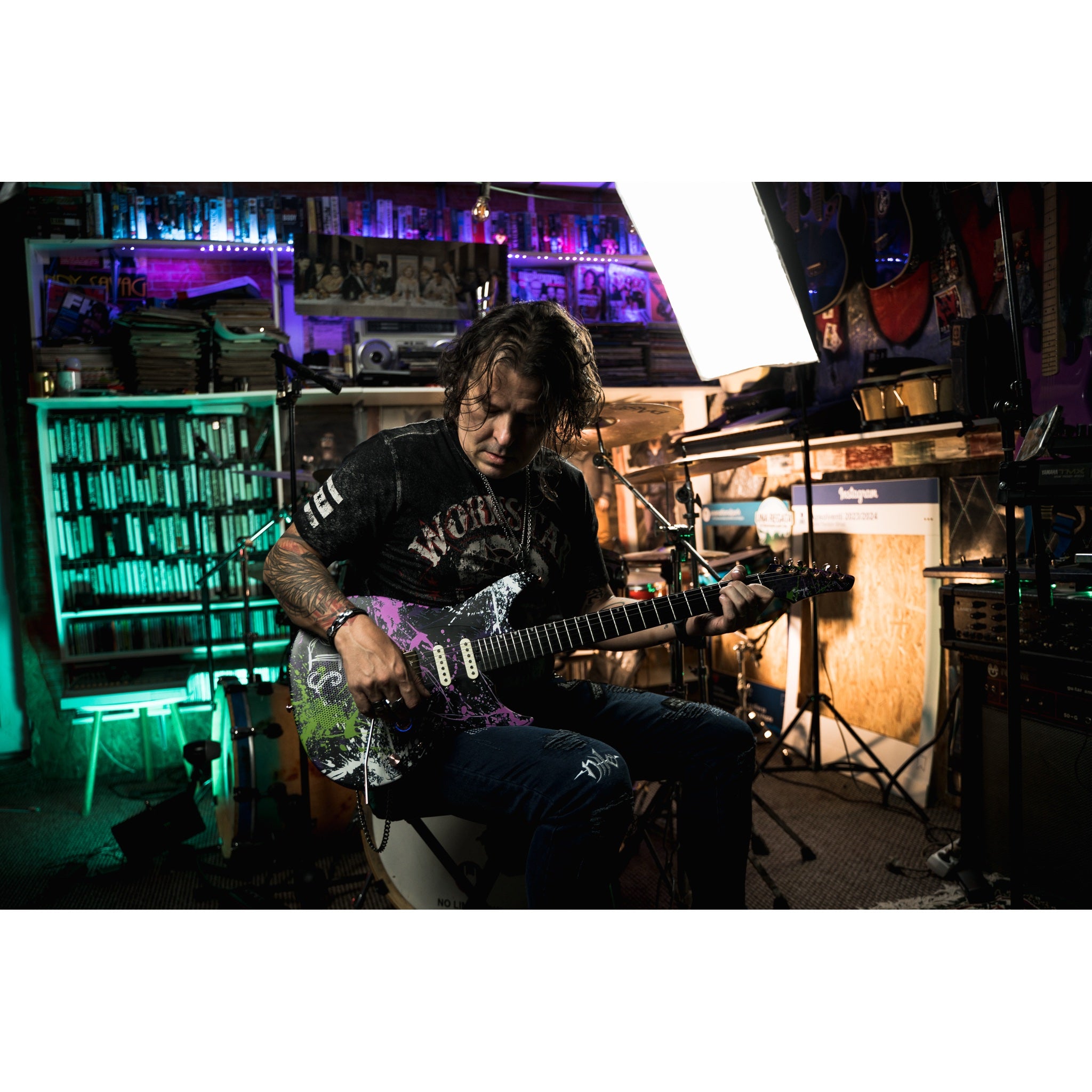 Enya Inspire Iris Smart Electric Guitar package contents