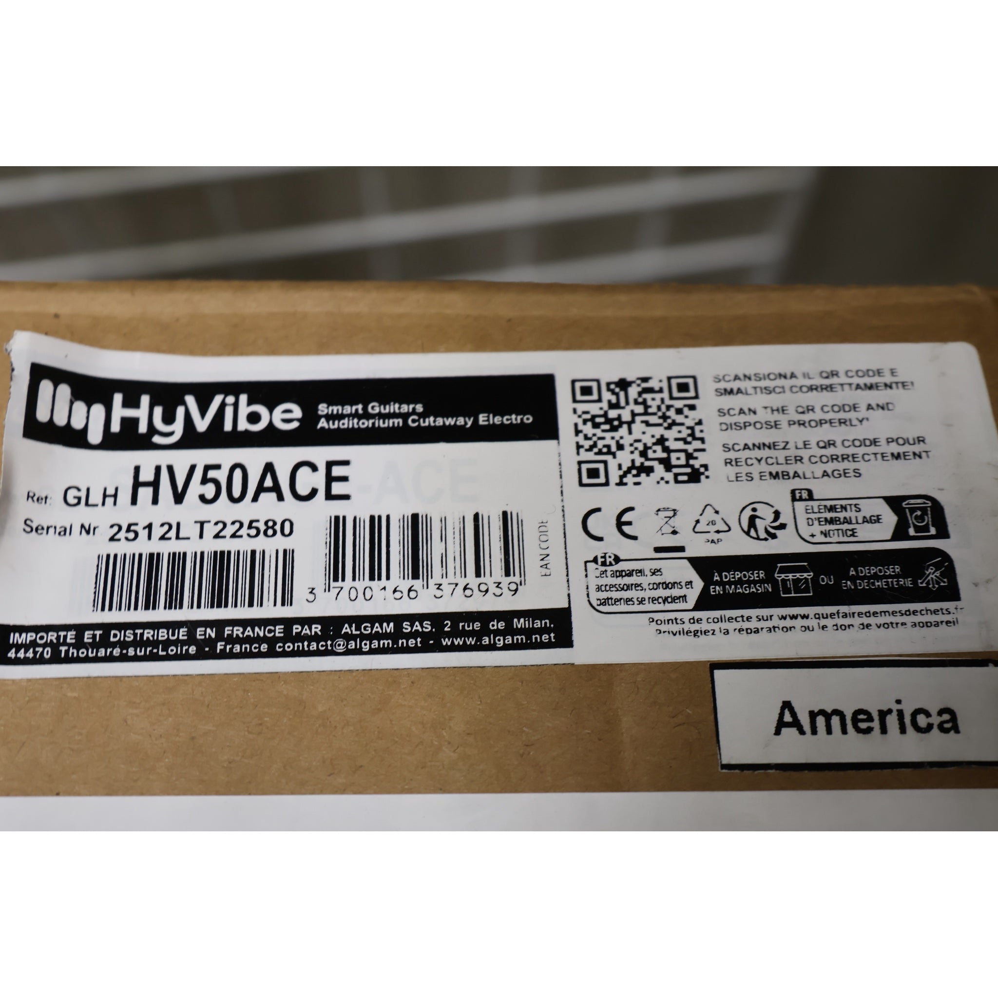 Lag HyVibe 50 Auditorium Bevel Cutaway Acoustic-Electric Smart Guitar