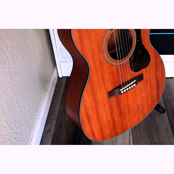 Guild OM-320 NAT Solid Top Orchestra Acoustic Guitar