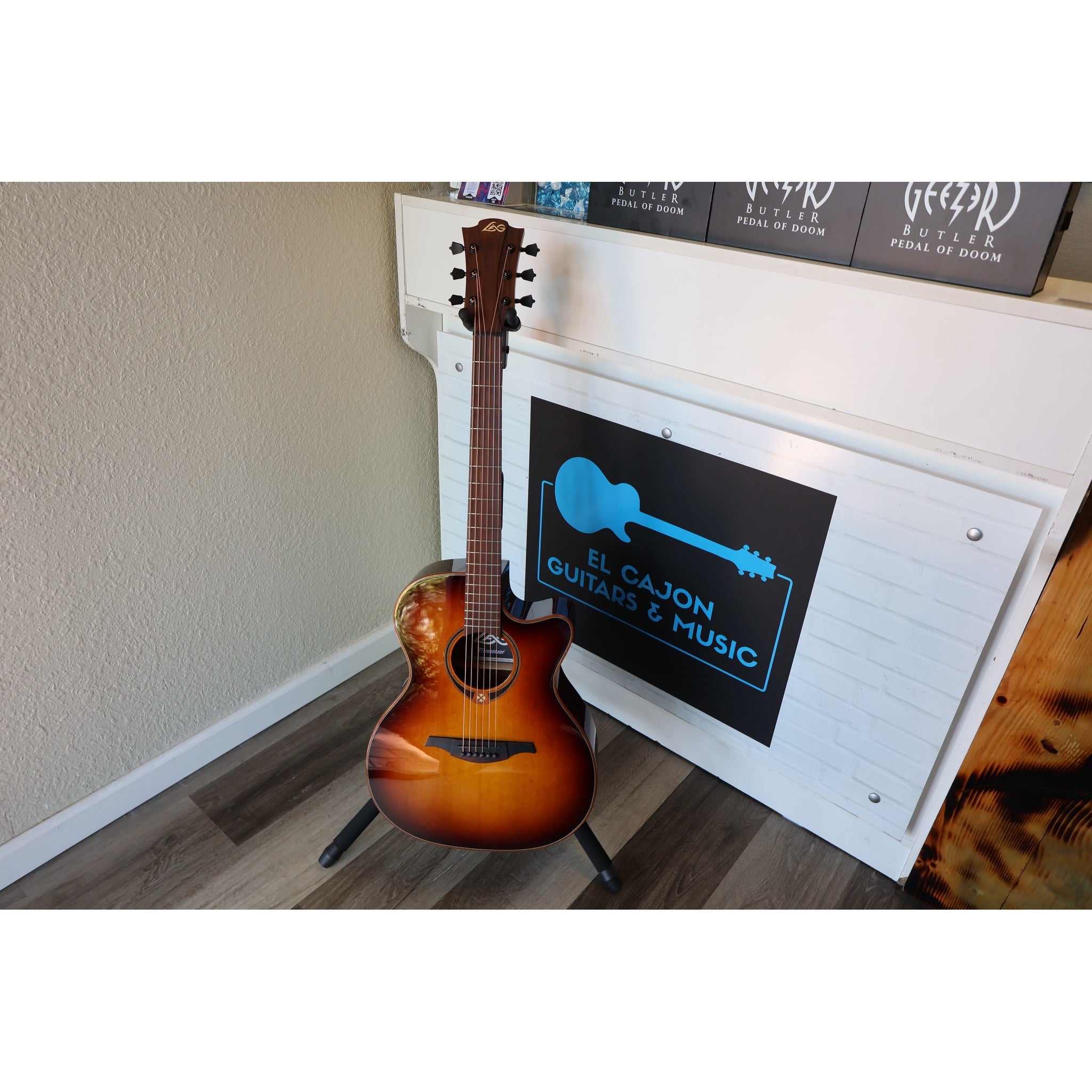 LAG T118ACE-BRS Auditorium Cutaway Acoustic-Electric Guitar Brown Shadow