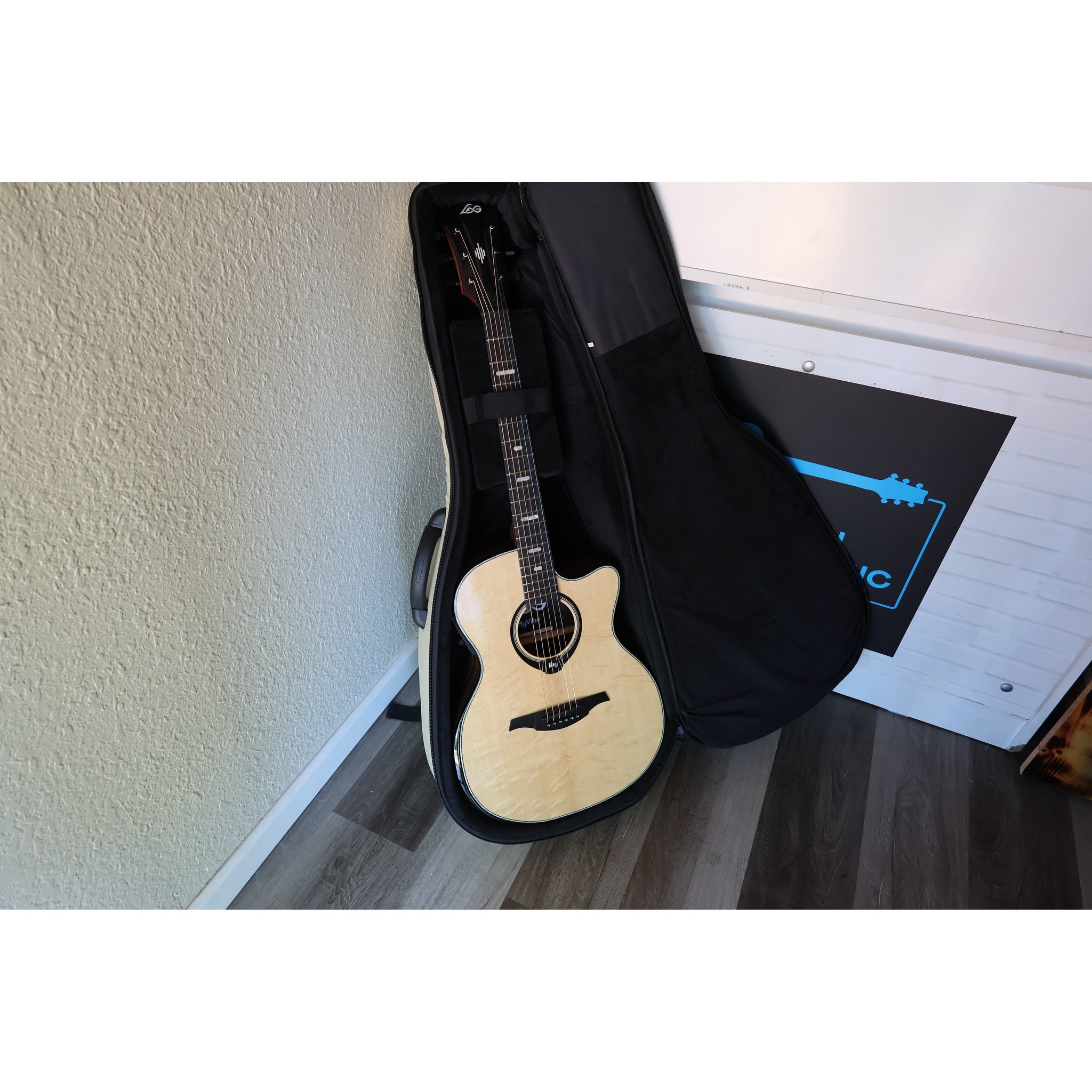 Lag HyVibe 50 Auditorium Bevel Cutaway Acoustic-Electric Smart Guitar