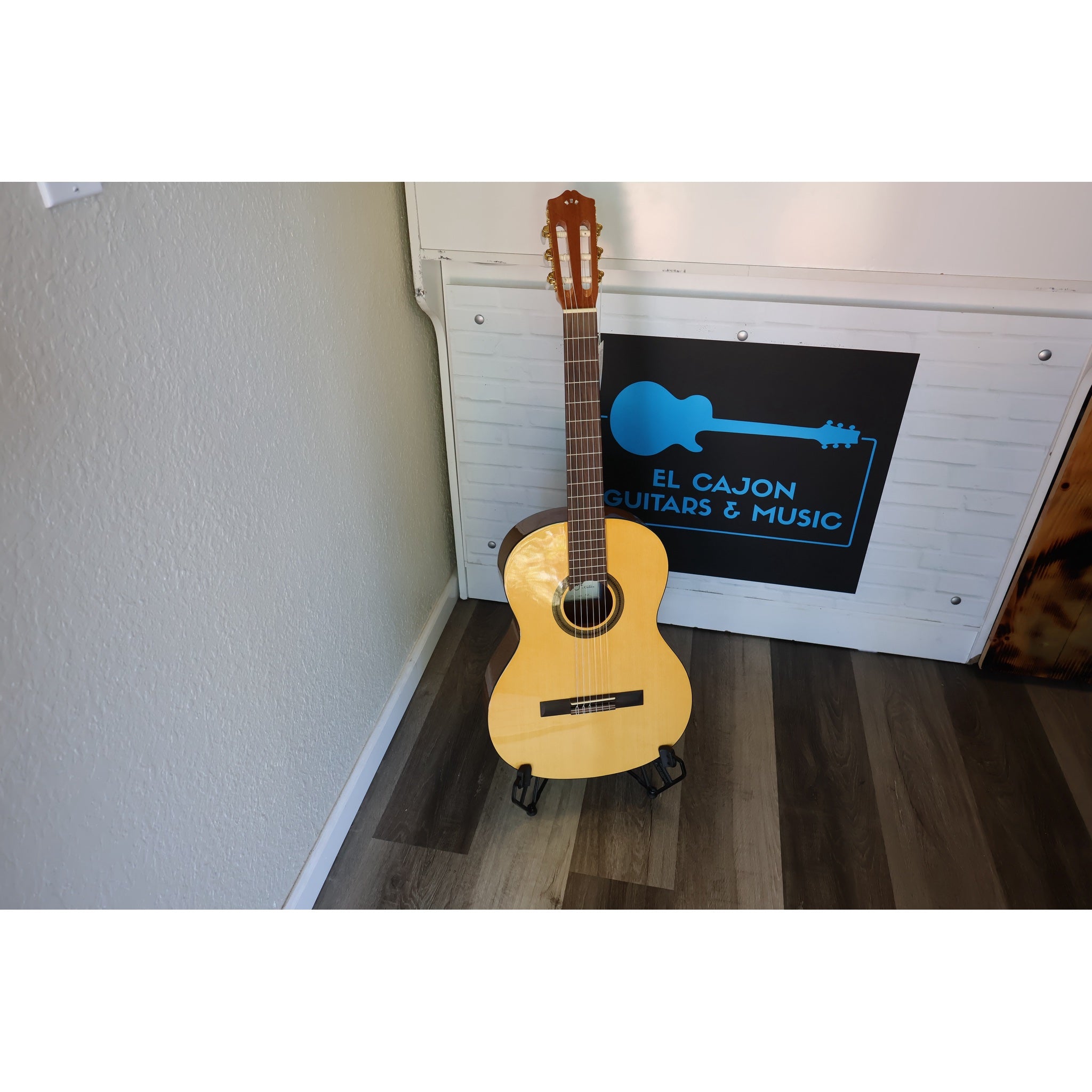 Córdoba C1 Gloss Classical Guitar with Gig Bag