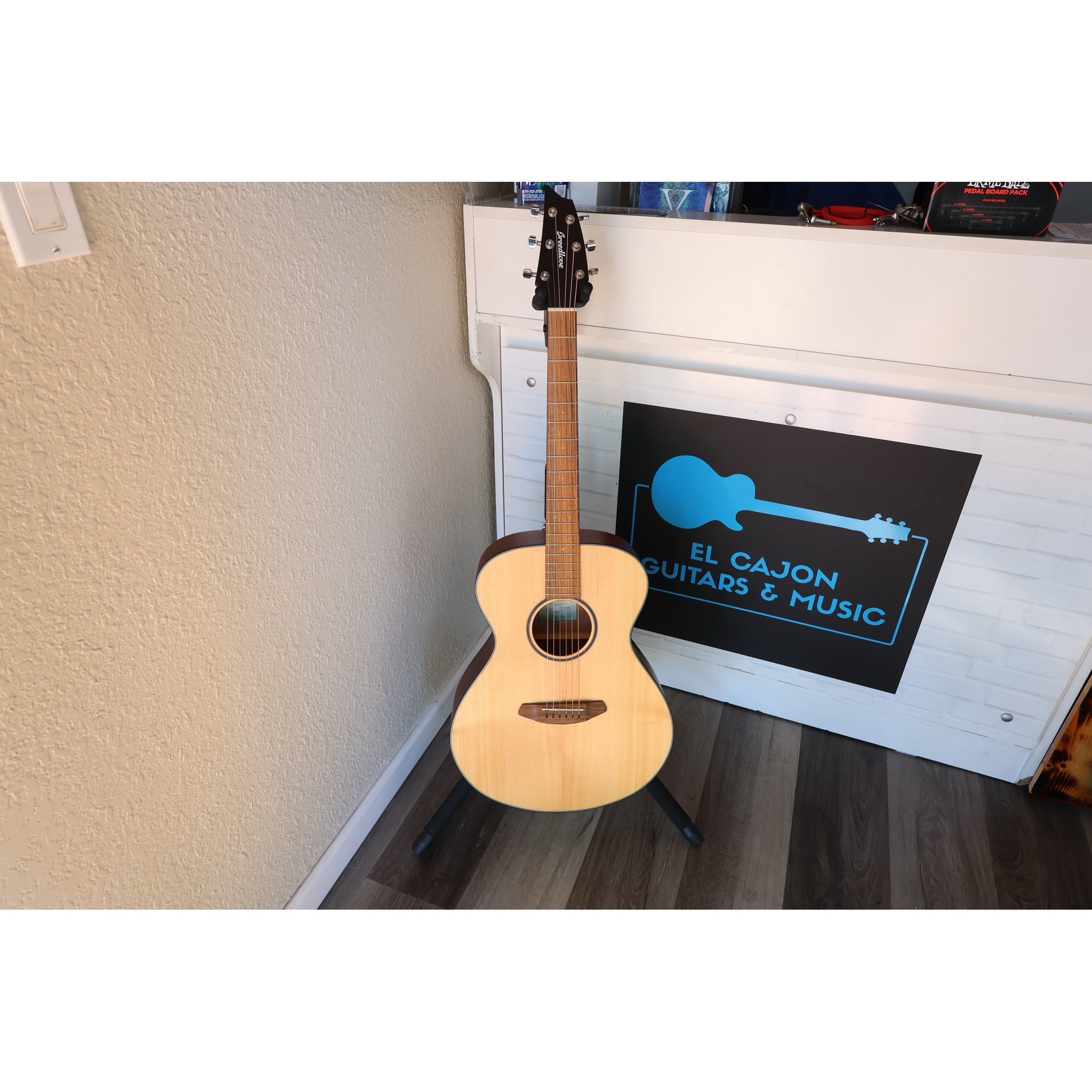 Breedlove Discovery S Concert LH Left-Handed Acoustic-Electric Guitar