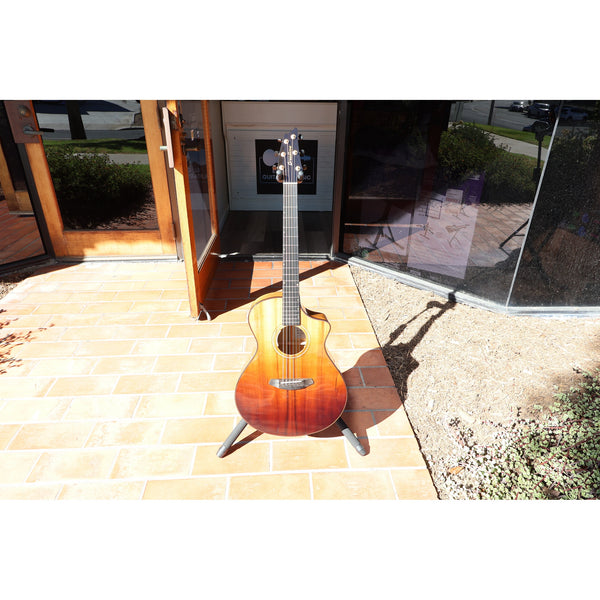 Breedlove Oregon Concert Sahara CE LTD — Myrtlewood/Myrtlewood (USA Made) — Deluxe Case Included