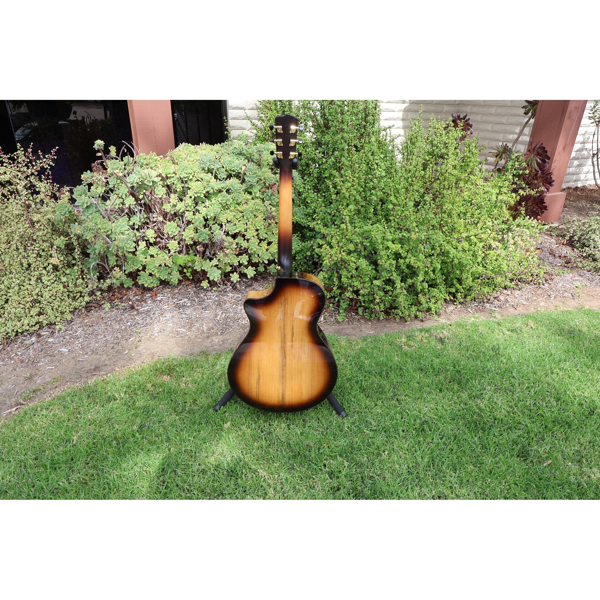Breedlove Artista Pro Concerto CE Acoustic-Electric Guitar – Burnt Amber