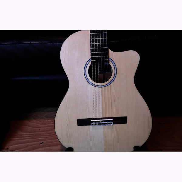 Córdoba Fusion 5 Nylon String Crossover Classical Guitar