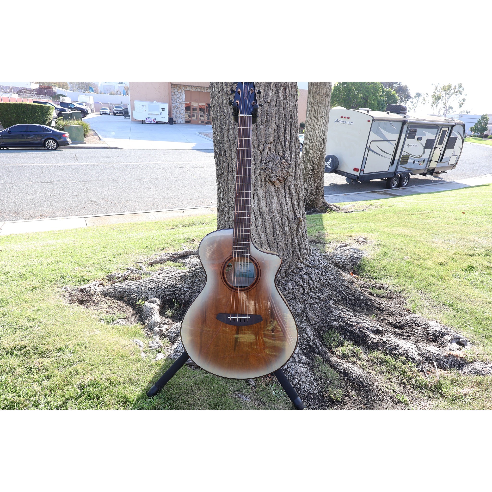 Breedlove Pursuit Exotic S Limited Edition Concert CE Acoustic-Electric Guitar – White Sand