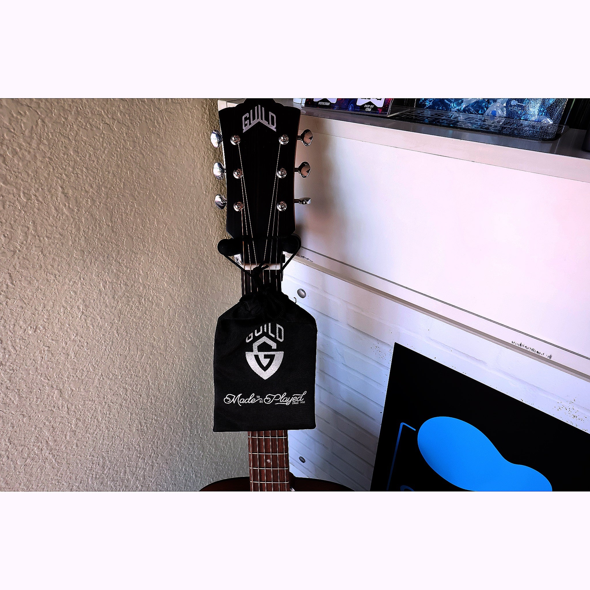 Guild OM-320 NAT Solid Top Orchestra Acoustic Guitar
