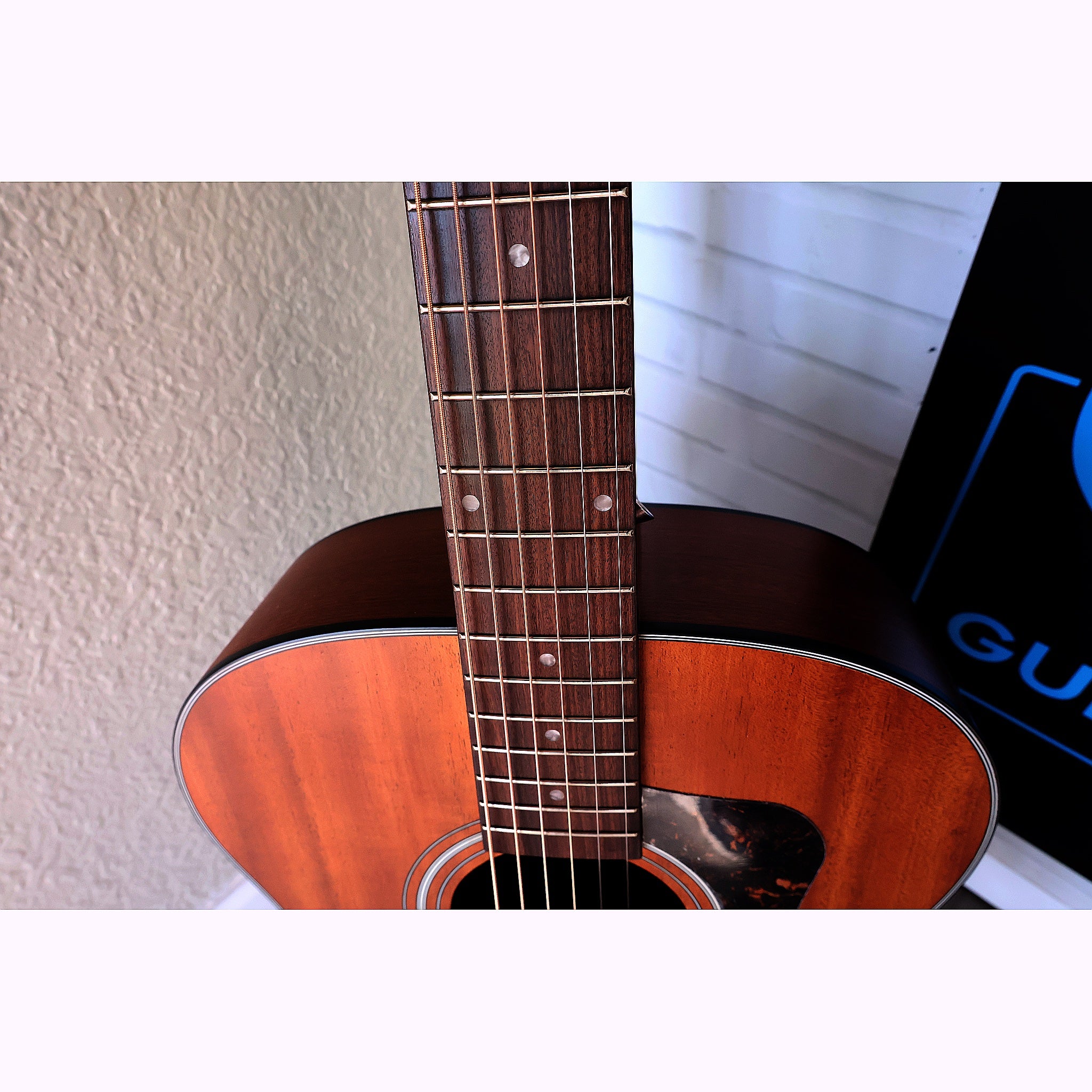 Guild OM-320 NAT Solid Top Orchestra Acoustic Guitar