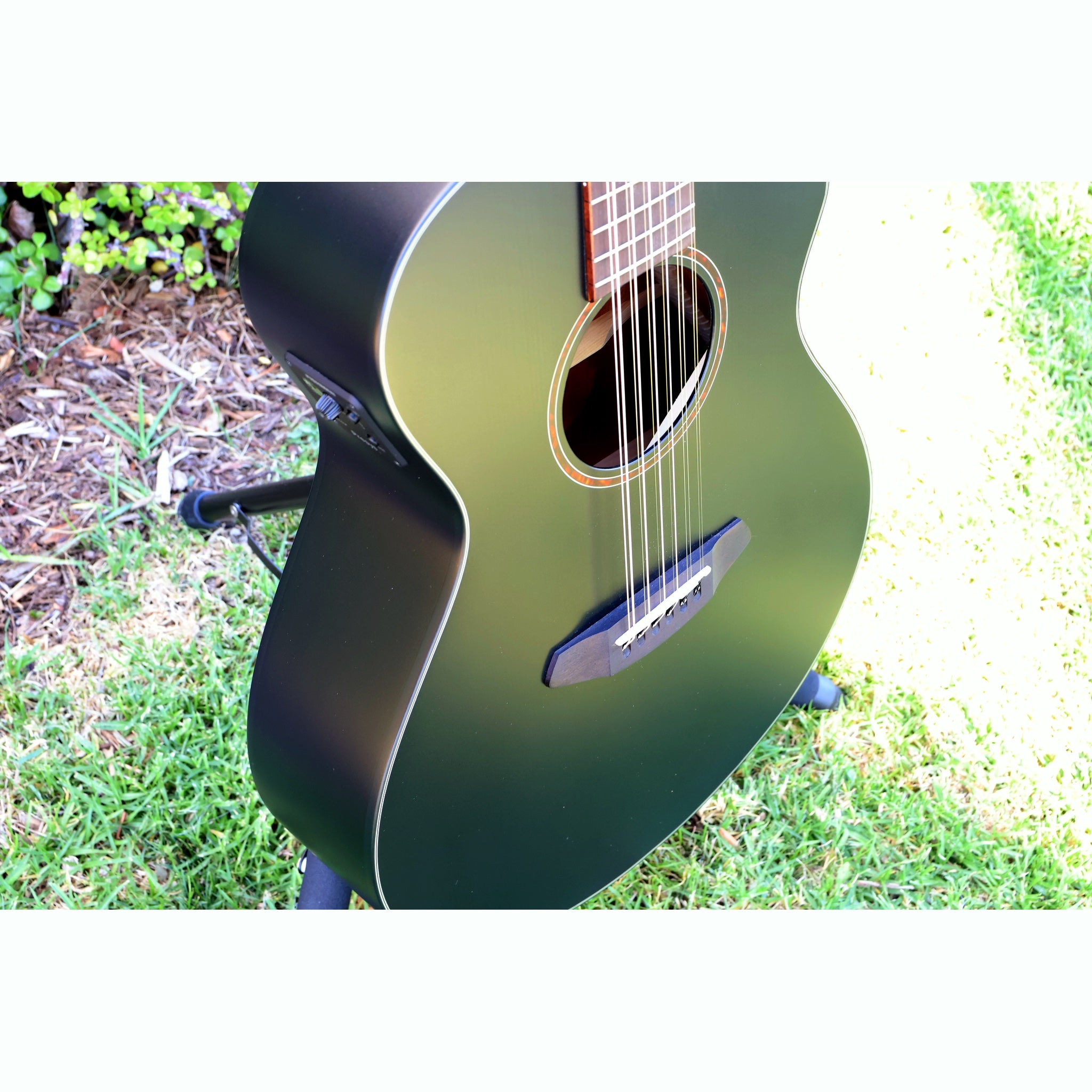 Breedlove Discovery S Concert Satin Black 12 String CE European-African Mahogany