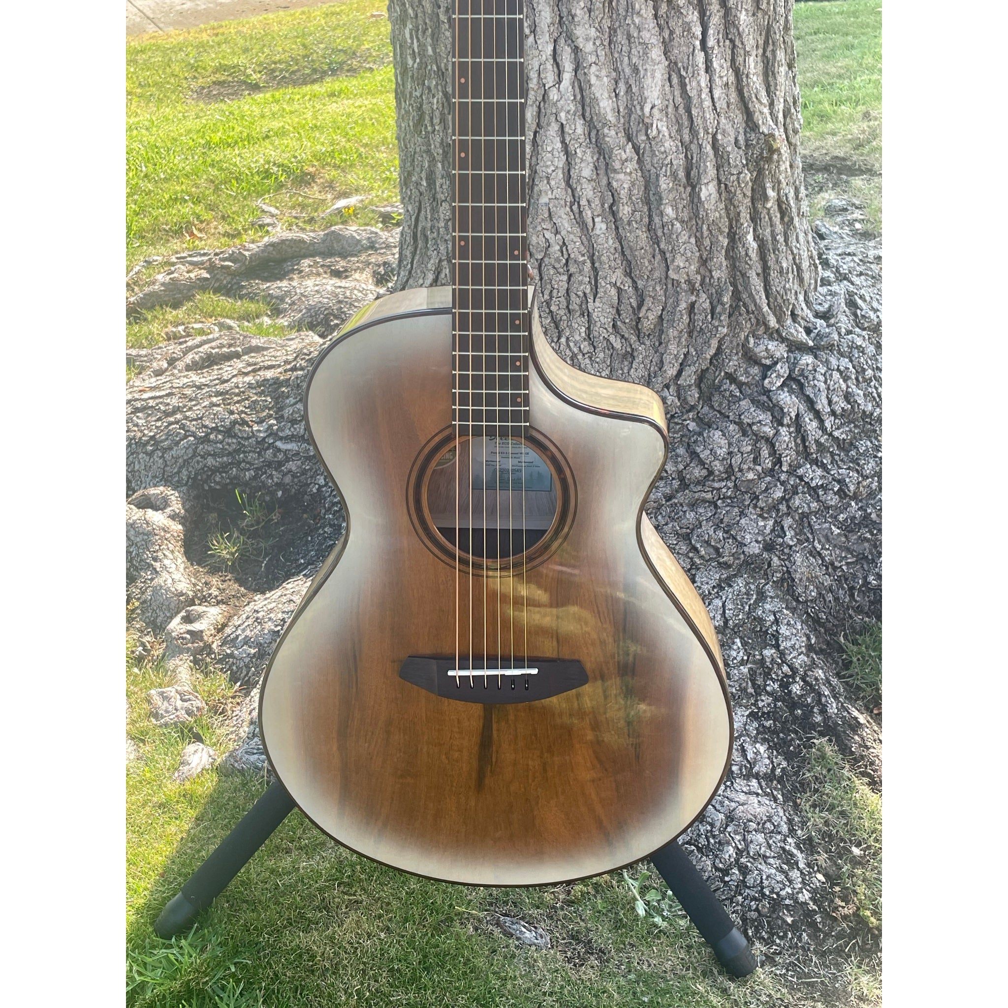Breedlove Pursuit Exotic S Limited Edition Concert CE Acoustic-Electric Guitar – White Sand