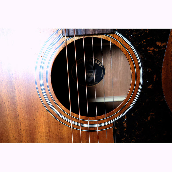 Guild OM-320 NAT Solid Top Orchestra Acoustic Guitar