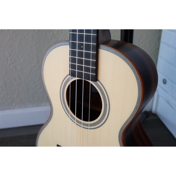 Kala Solid Spruce Top Striped Ebony Tenor Ukulele – KA-SSEBY-T