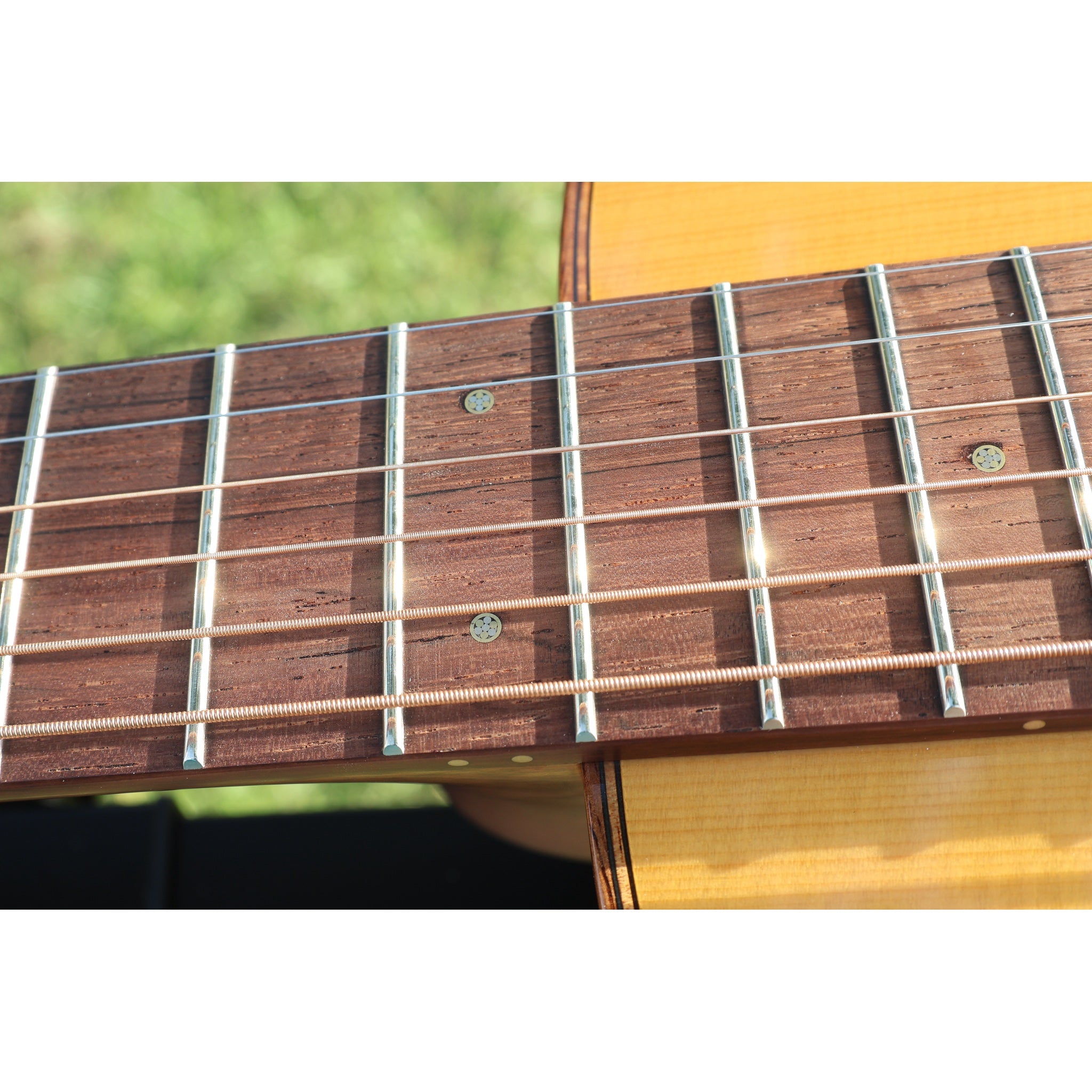 Bedell Bahia Parlor Adirondack Spruce & Brazilian Rosewood Acoustic Guitar – Tea Burst