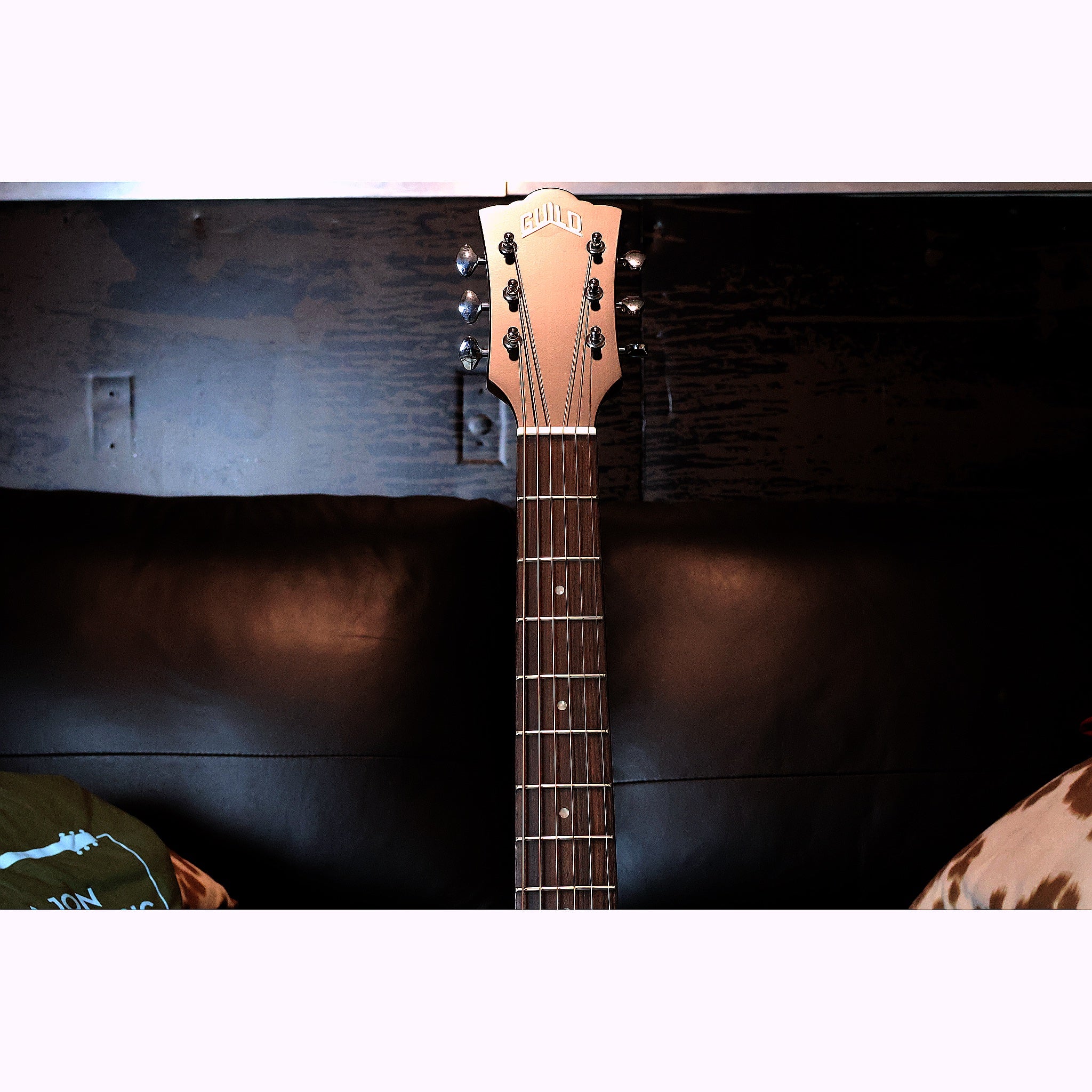 Guild OM-320 NAT Solid Top Orchestra Acoustic Guitar