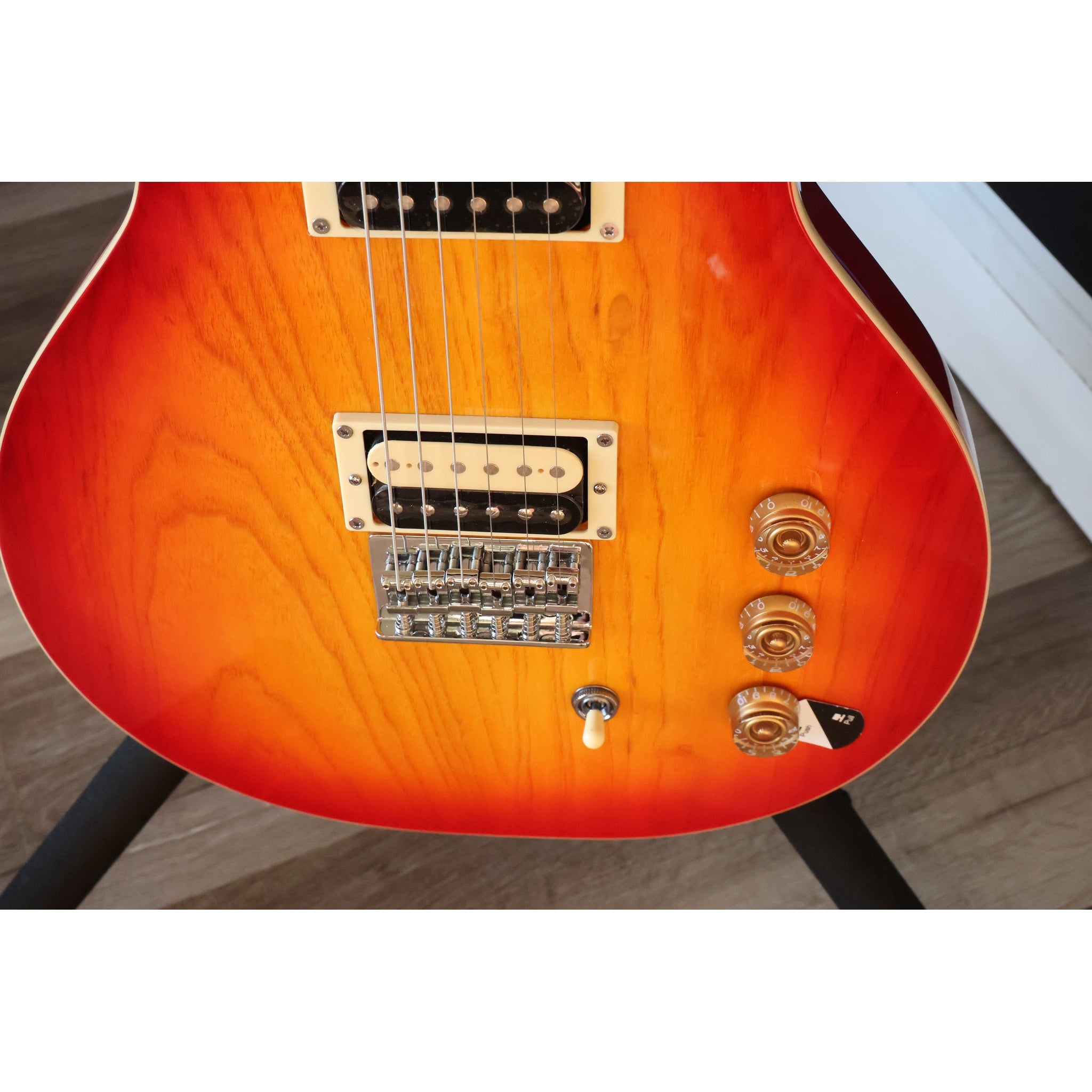 Washburn Wing Series Raven R5CB-U Electric Guitar – Cherry Burst