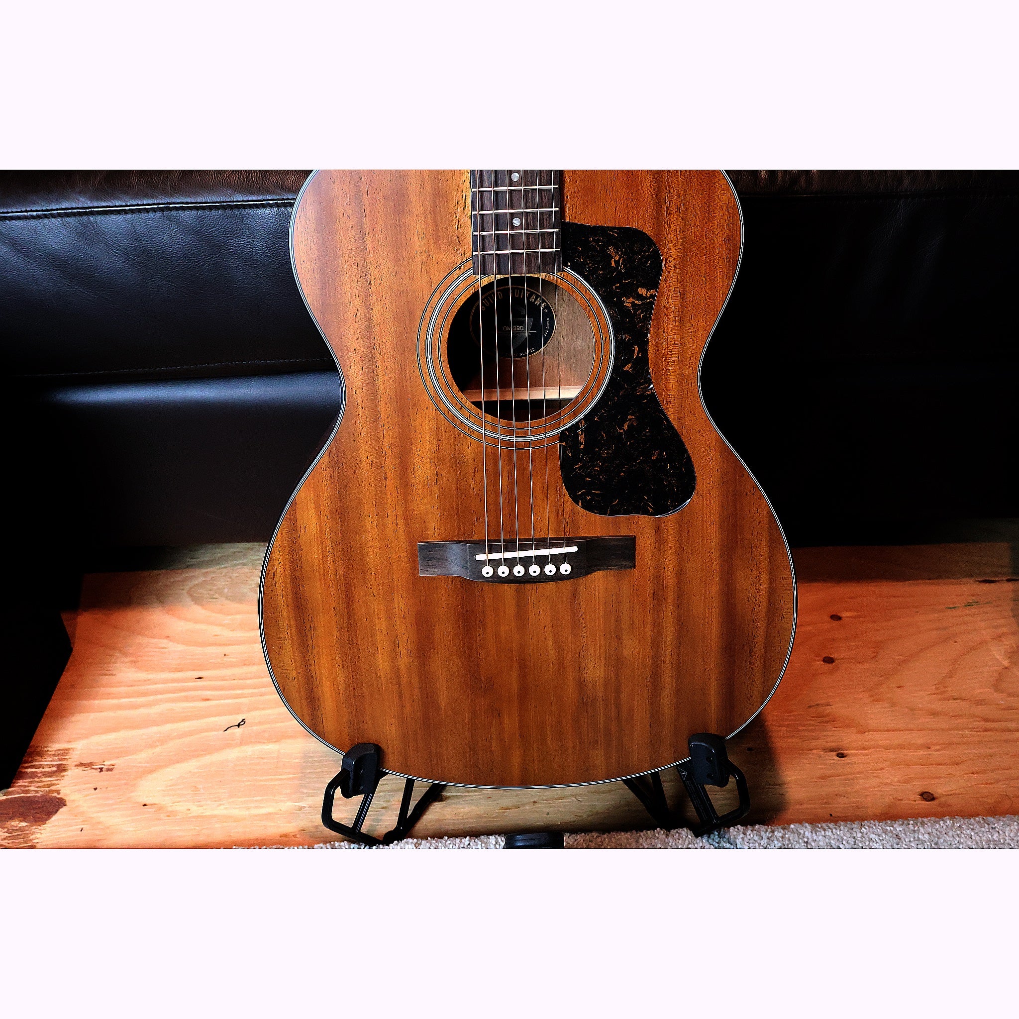 Guild OM-320 NAT Solid Top Orchestra Acoustic Guitar
