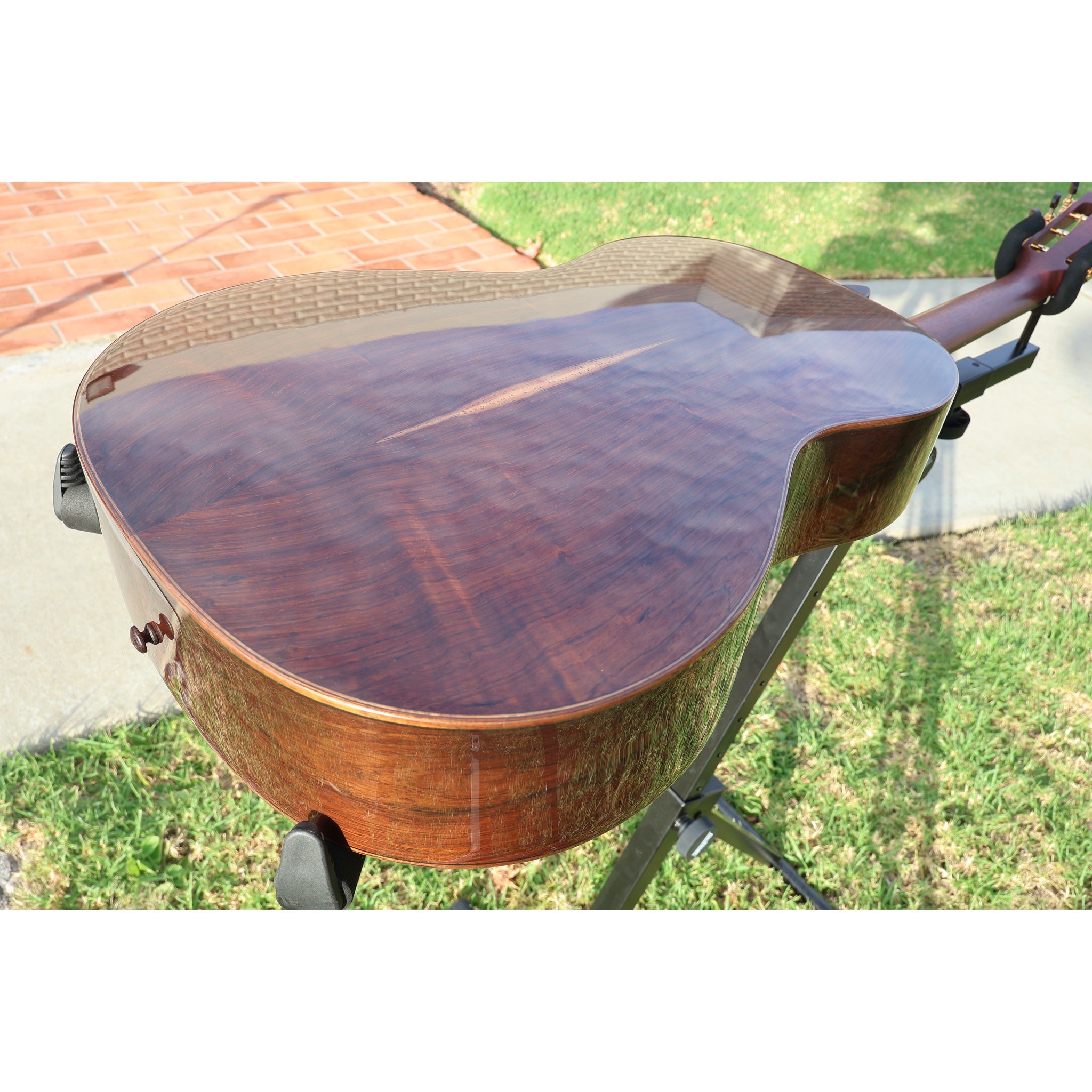 Bedell Bahia Parlor Adirondack Spruce & Brazilian Rosewood Acoustic Guitar – Tea Burst