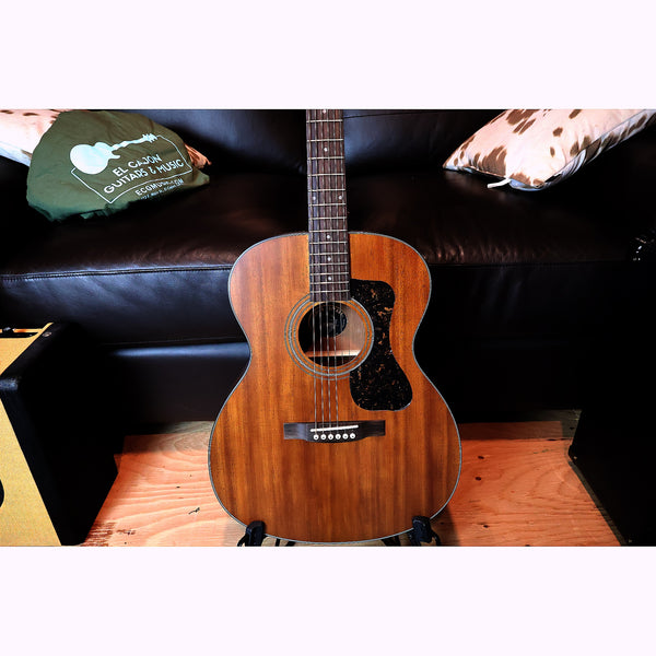 Guild OM-320 NAT Solid Top Orchestra Acoustic Guitar